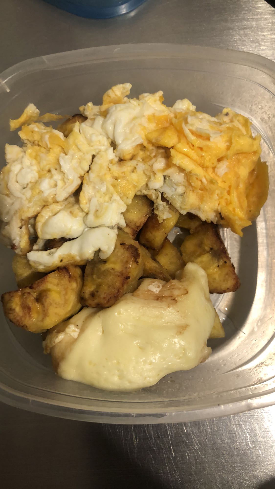 Huevos, plátano y queso