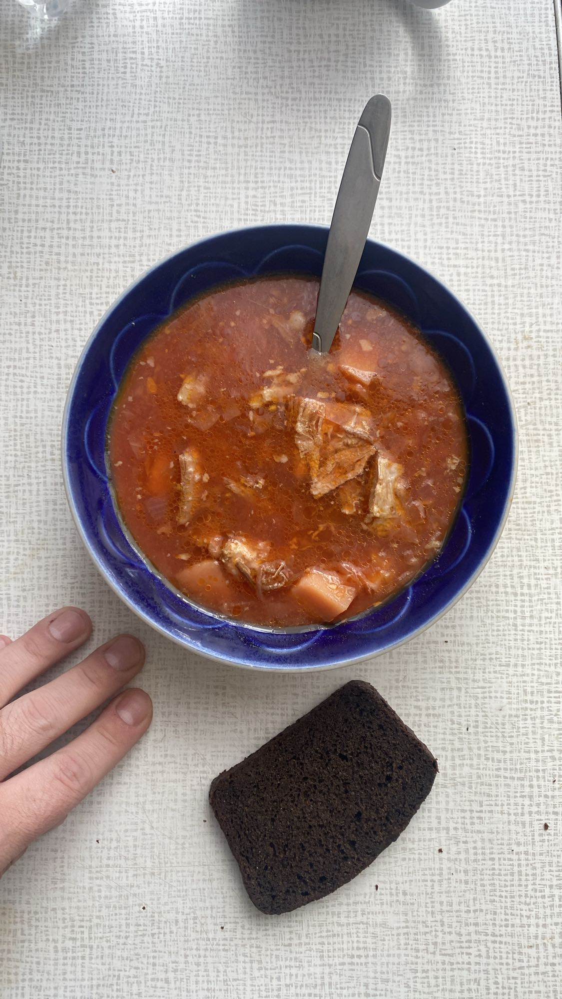 Борщ с хлебом