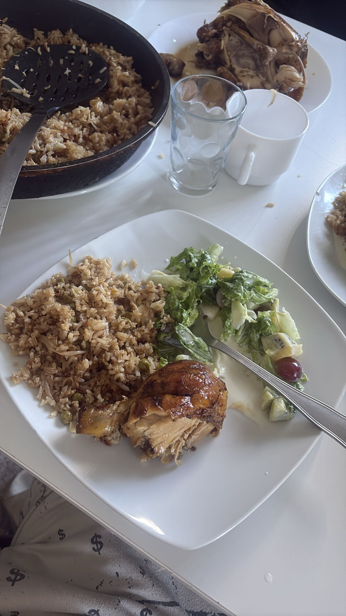 Pollo con arroz y ensalada