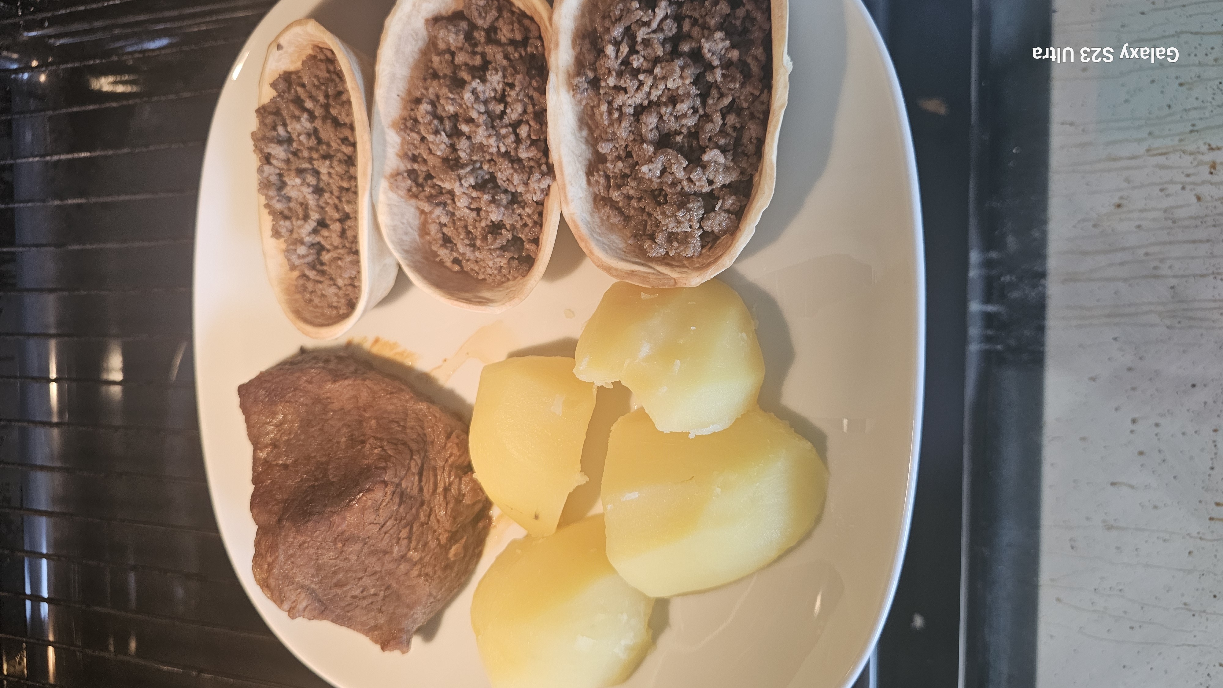 Beef boats with potatoes