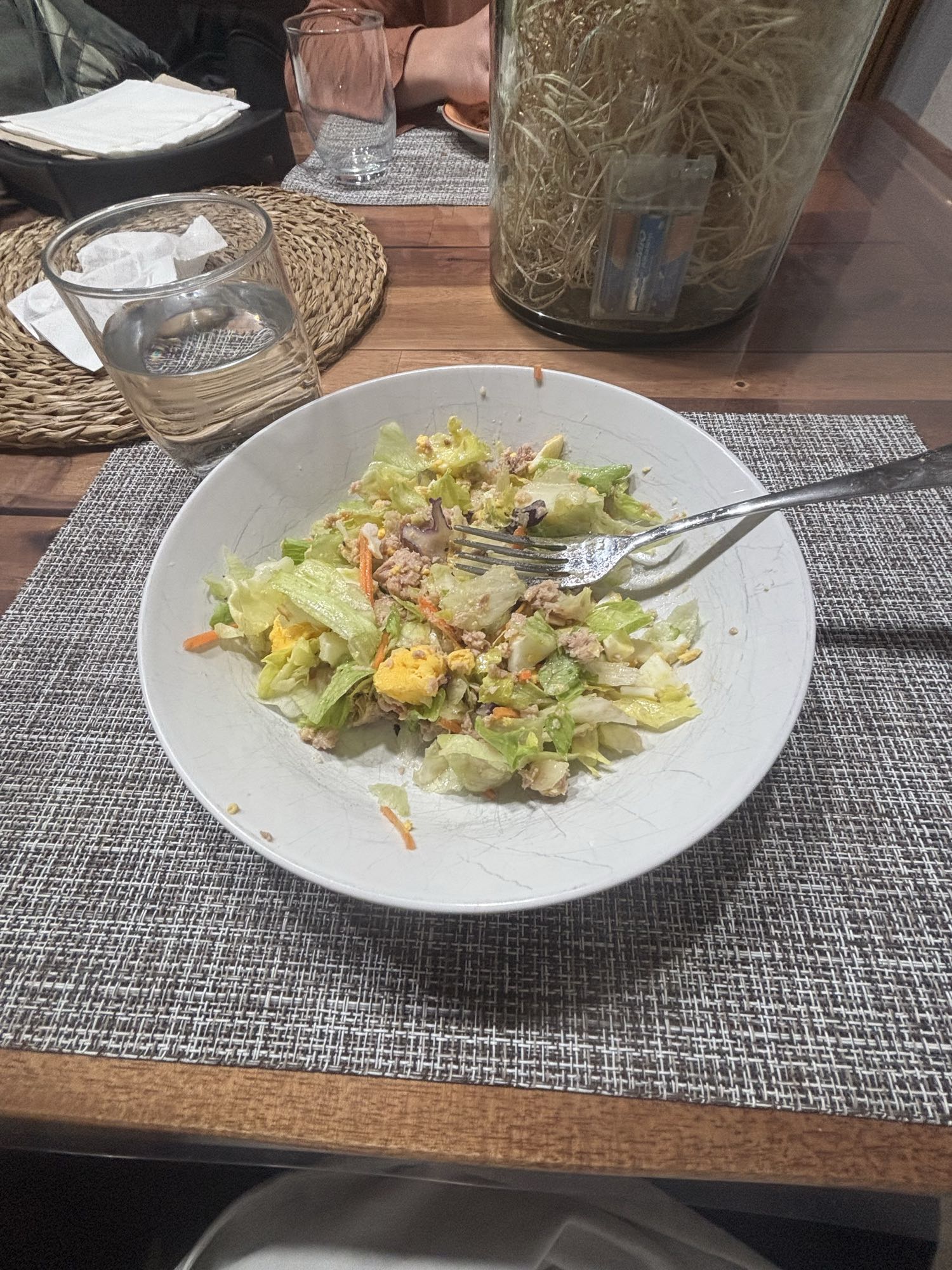 Ensalada con atún y huevo