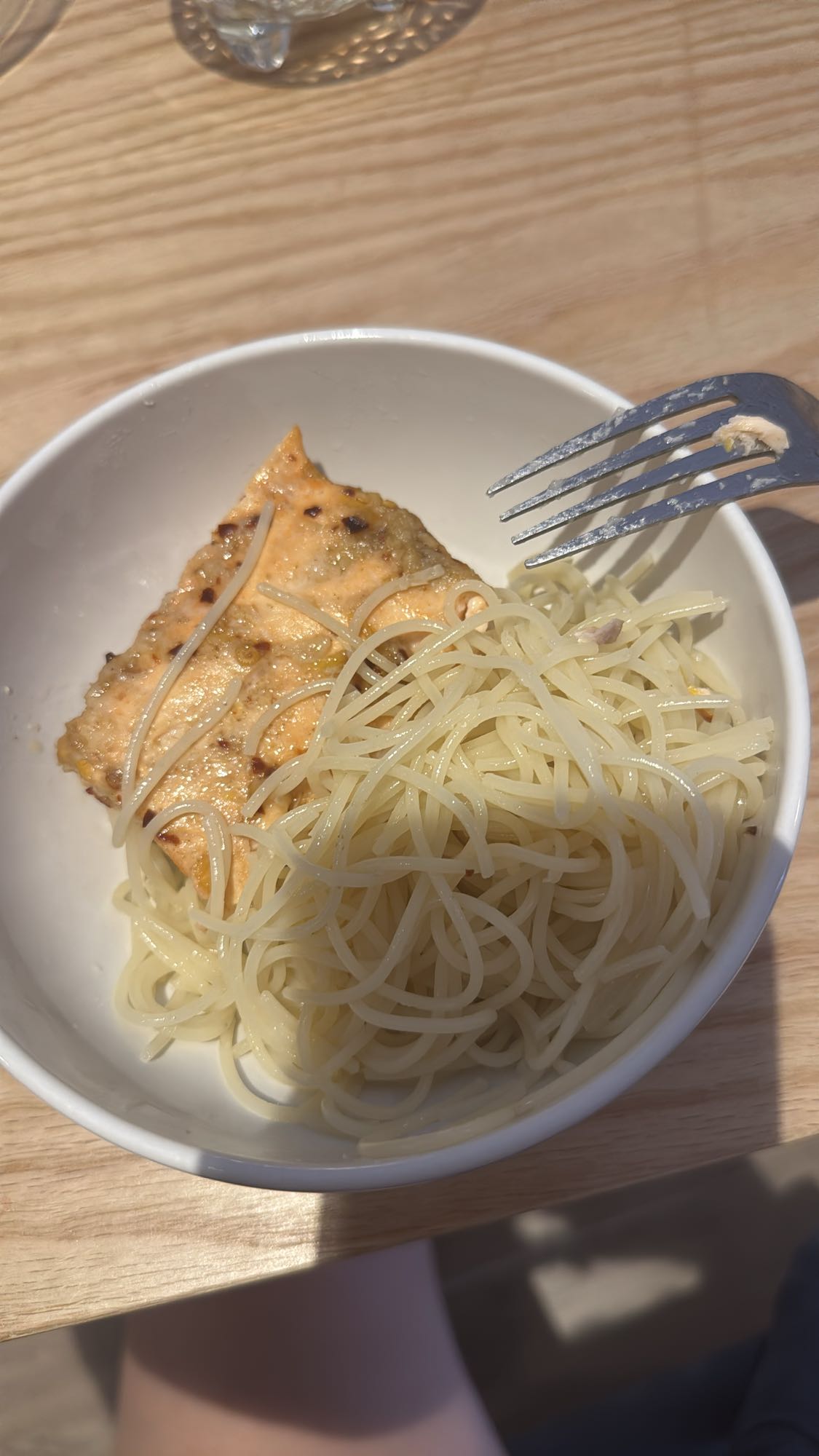 Лосось с пастой