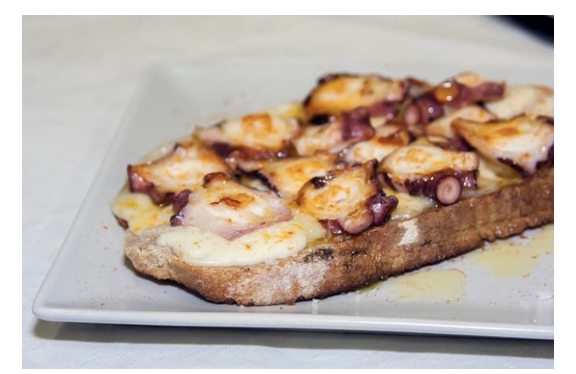Tosta de pulpo y queso