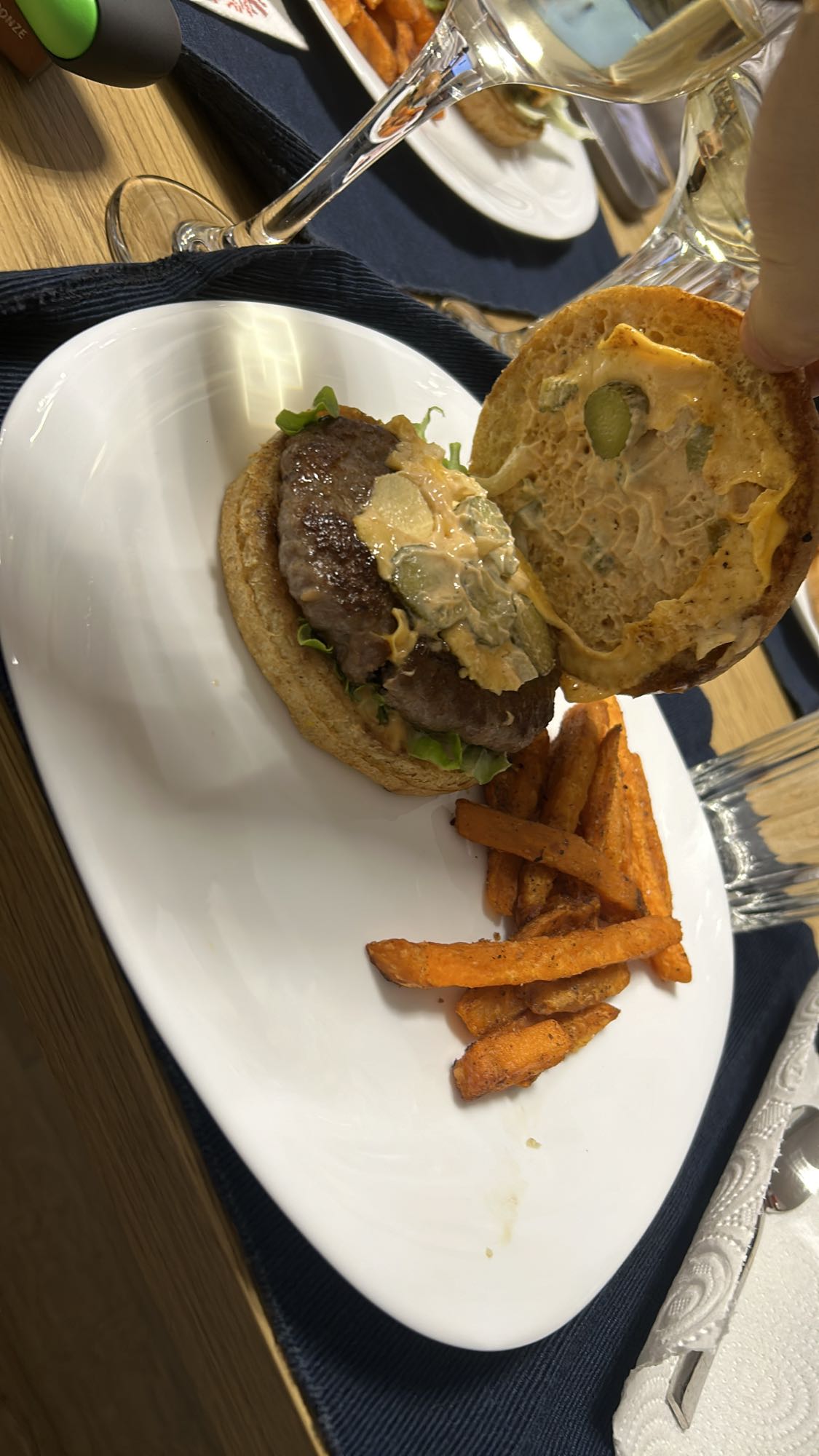 Burger with sweet fries