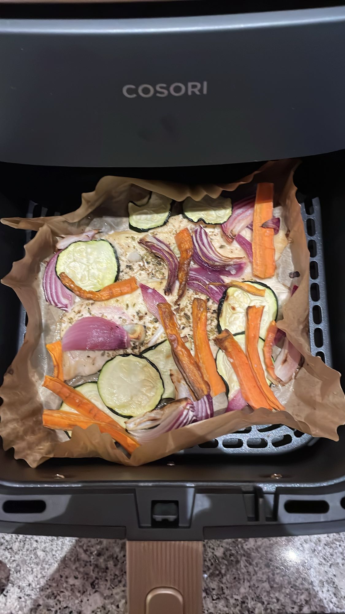 Frango com legumes na airfryer