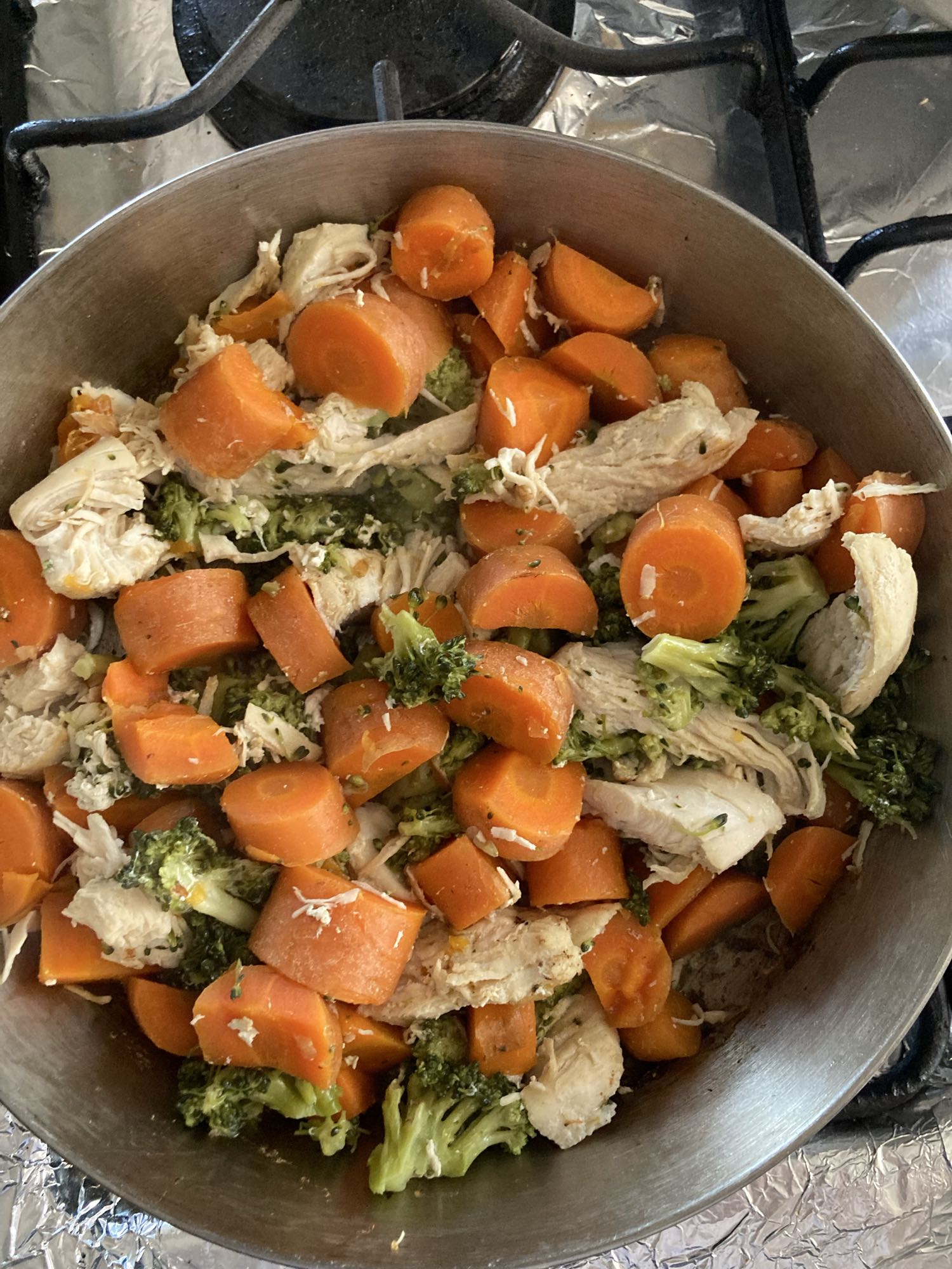 Pollo con zanahorias y brócoli