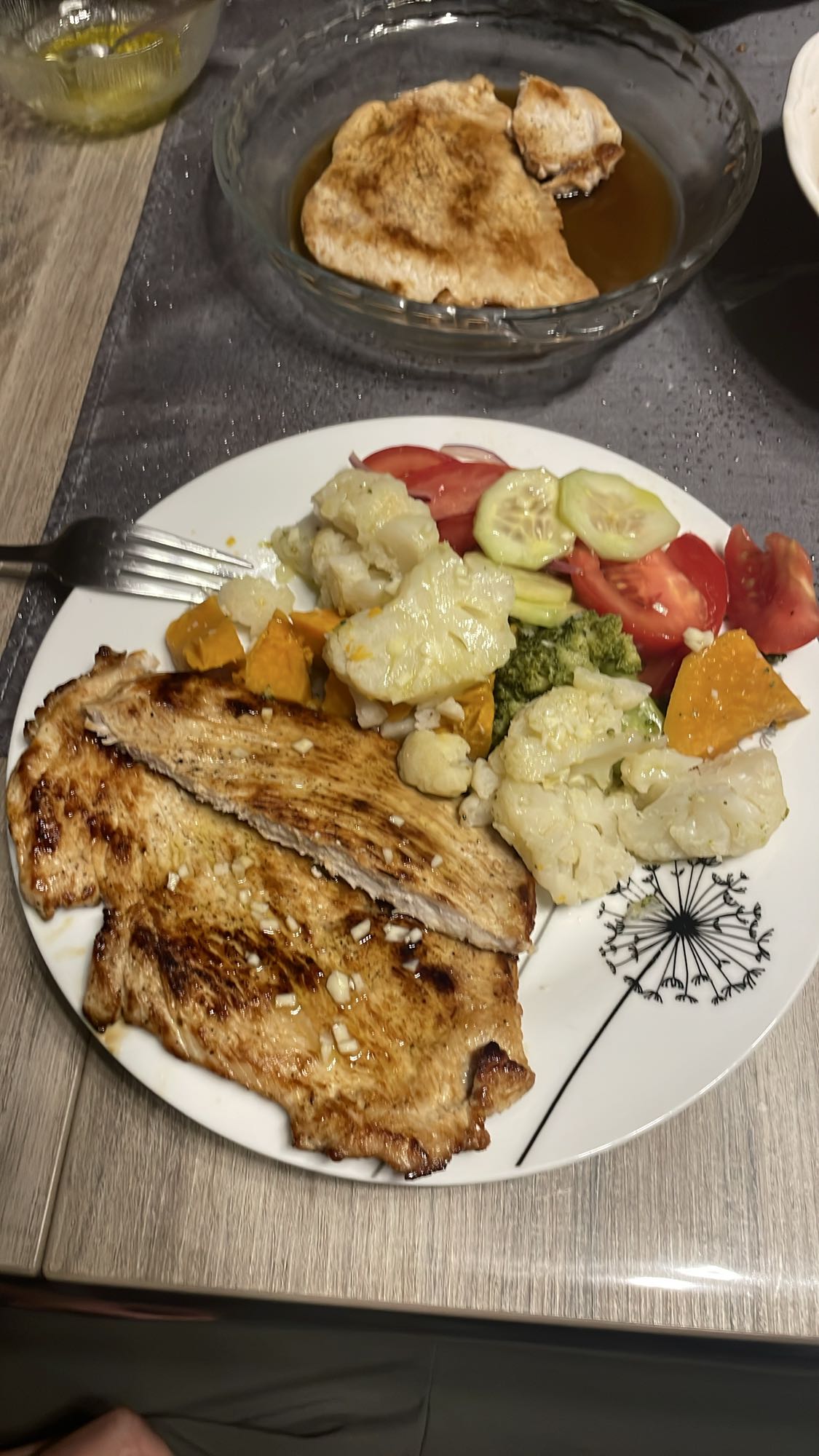 Blanc de dinde grillé et légumes