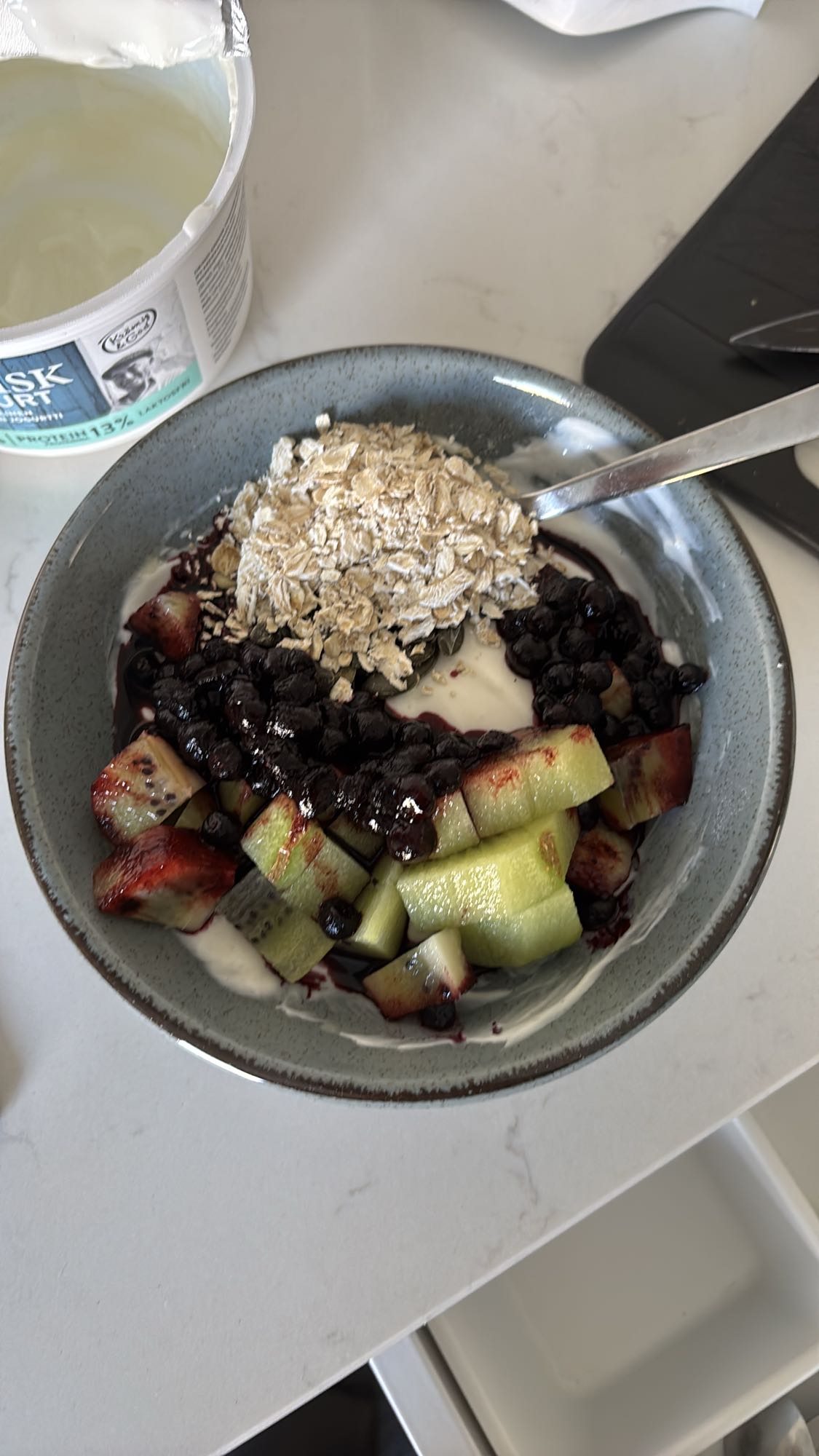 Yoghurt med frukt & havre