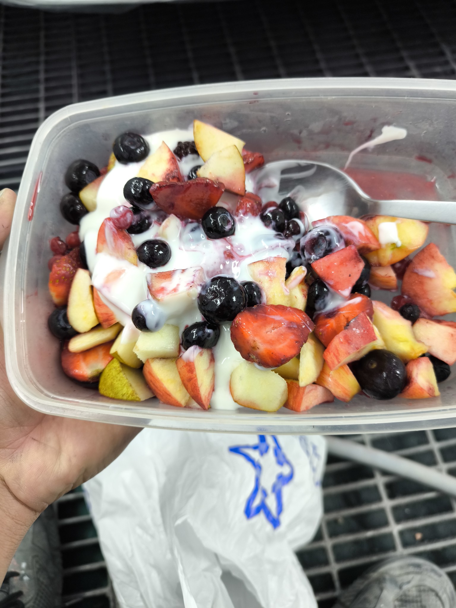 Ensalada de frutas y yogur