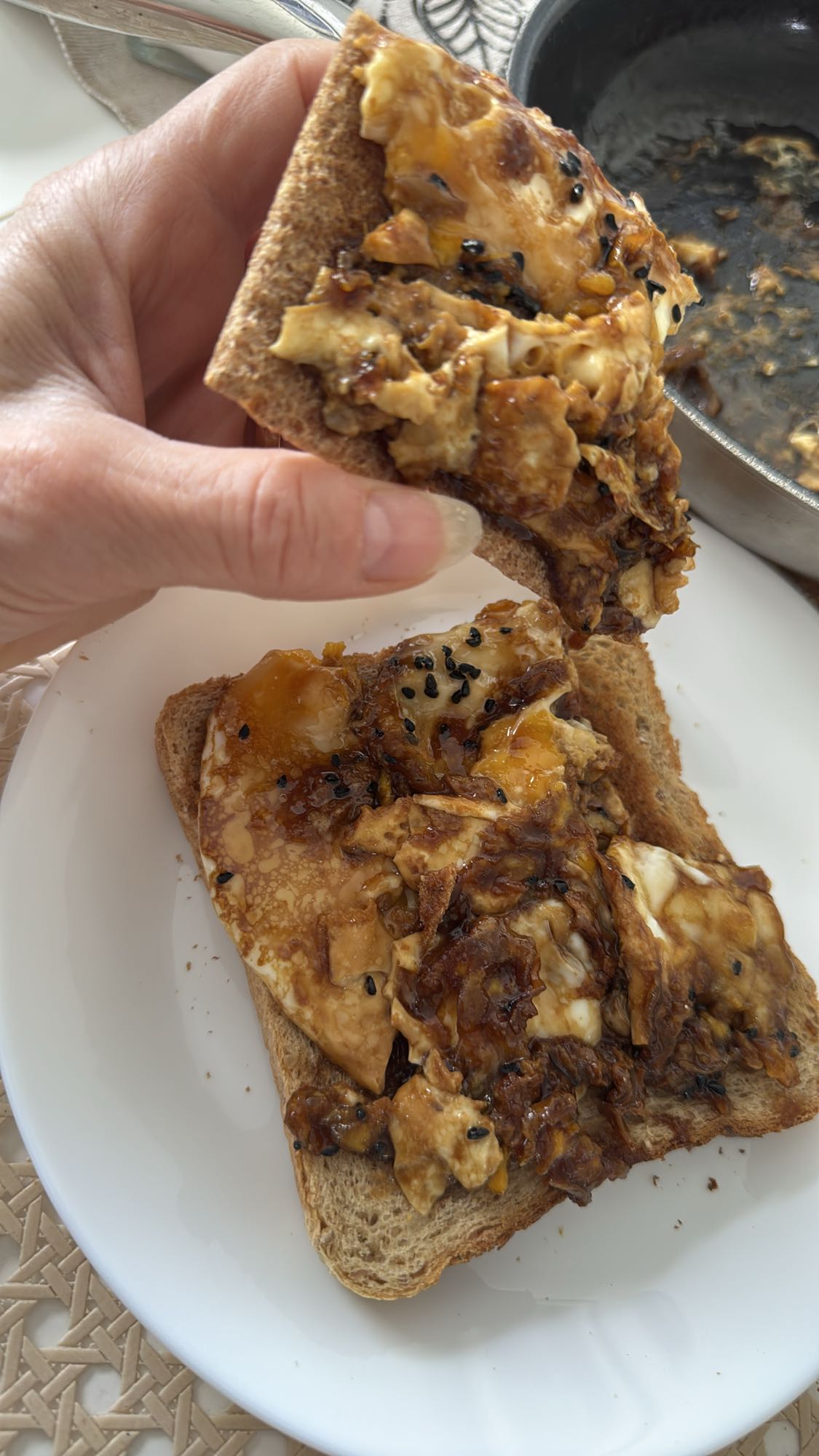 Äggmacka med fullkornsbröd