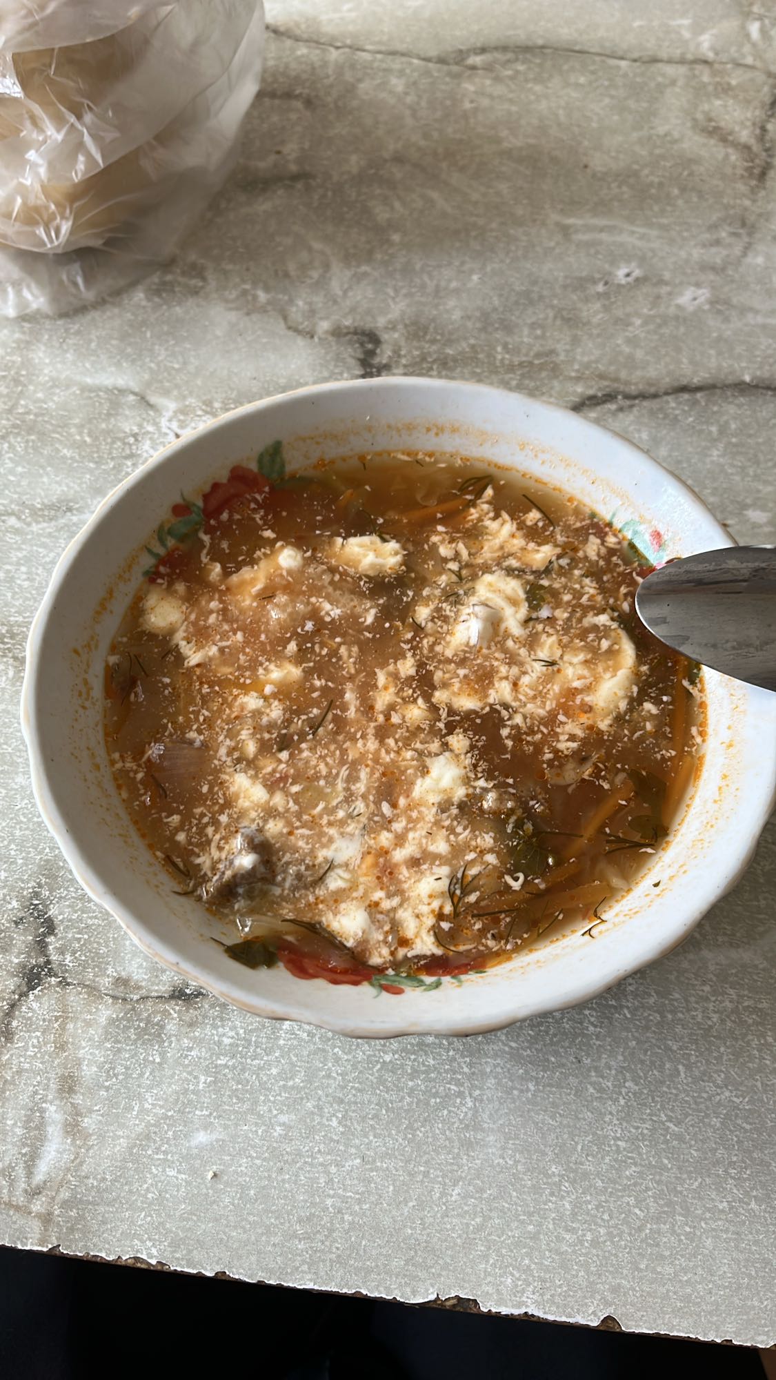 Soupe aux légumes et œufs