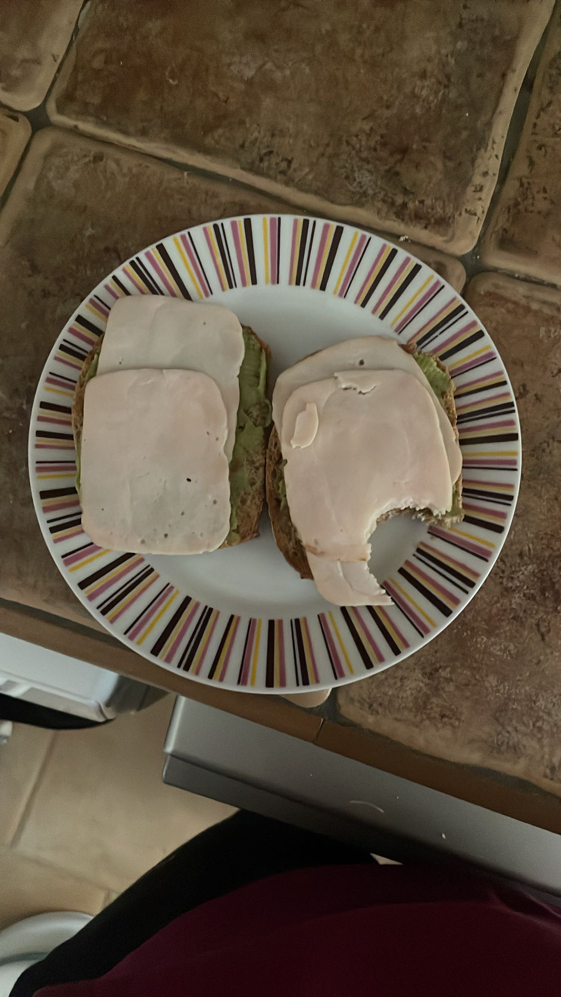Tostadas de pavo y aguacate