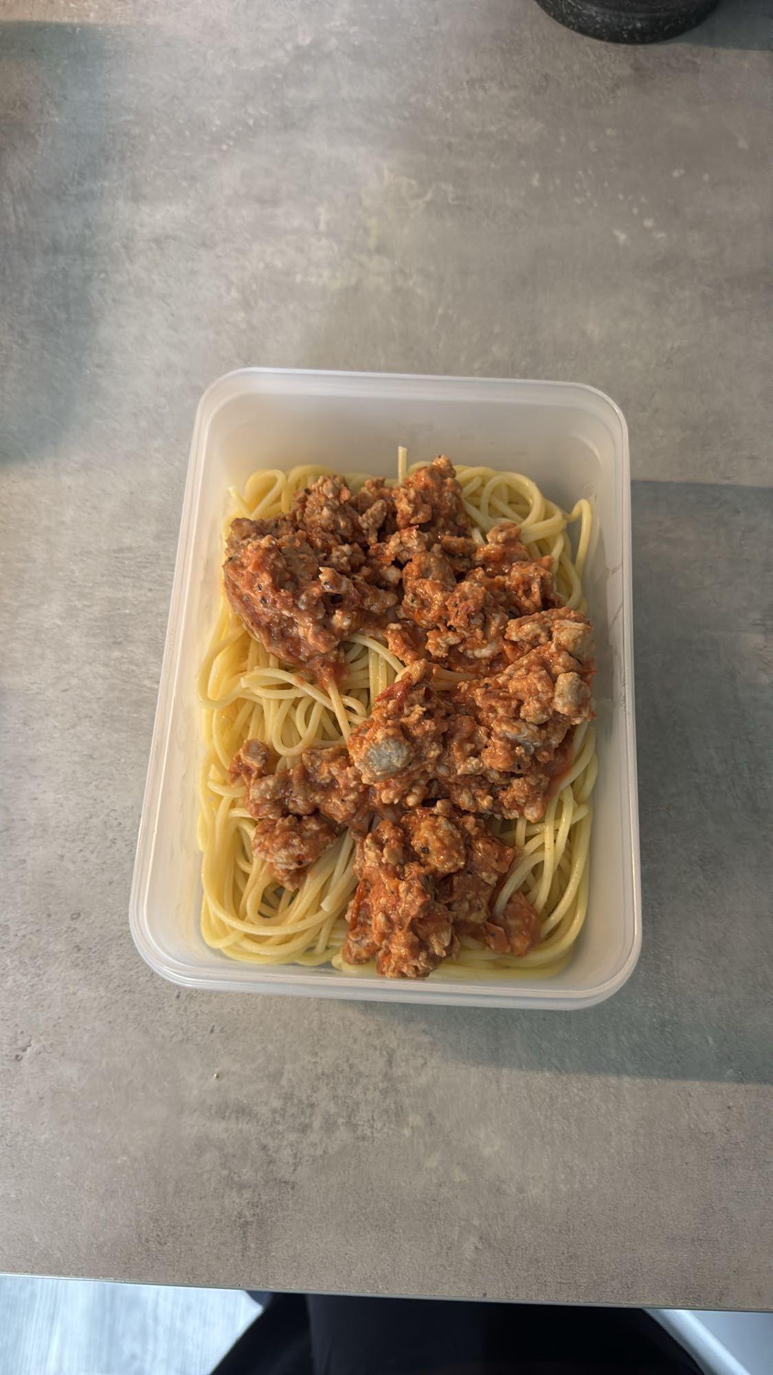 Spagetti med kycklingfärssås