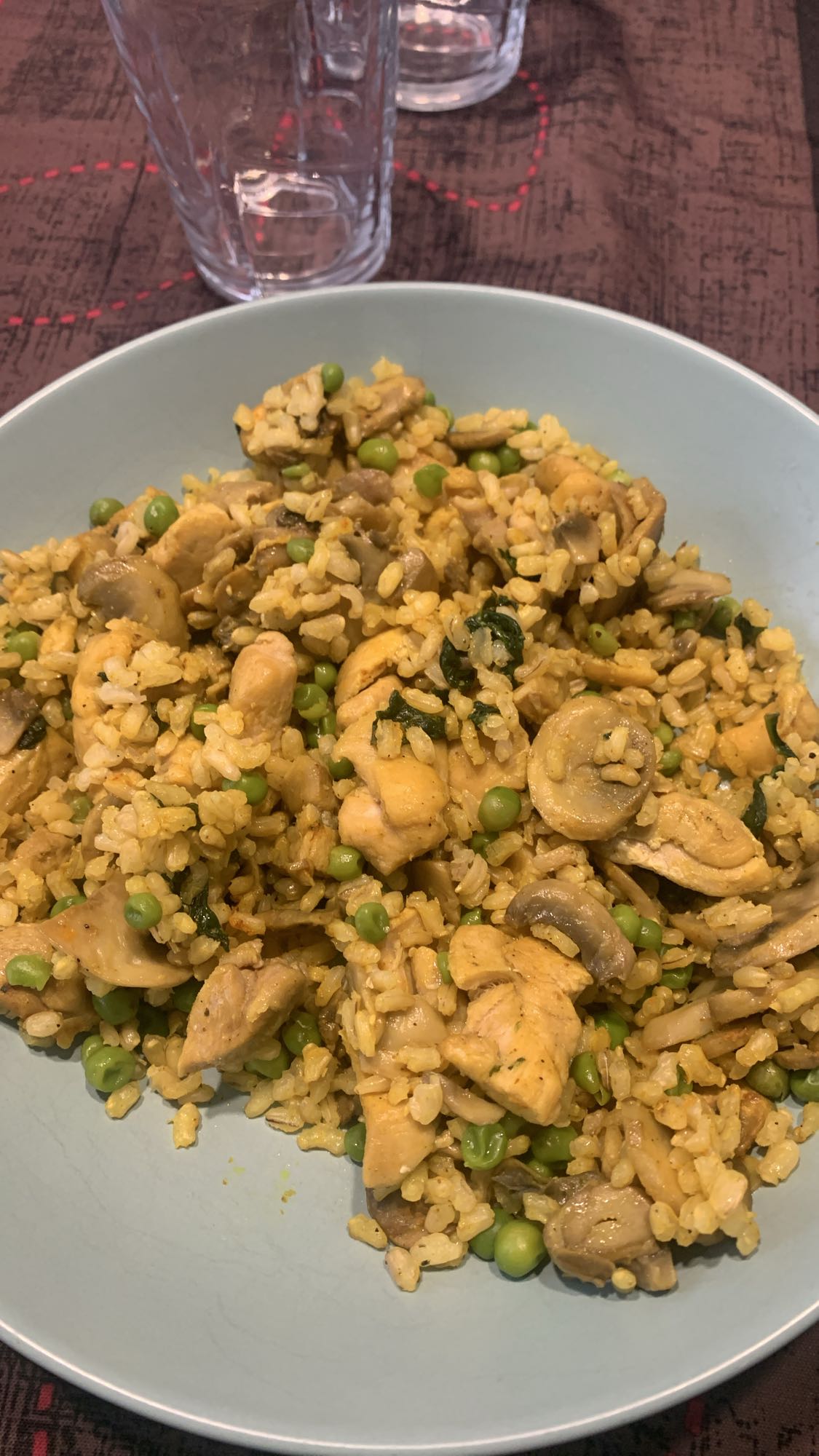 Arroz con pollo y verduras