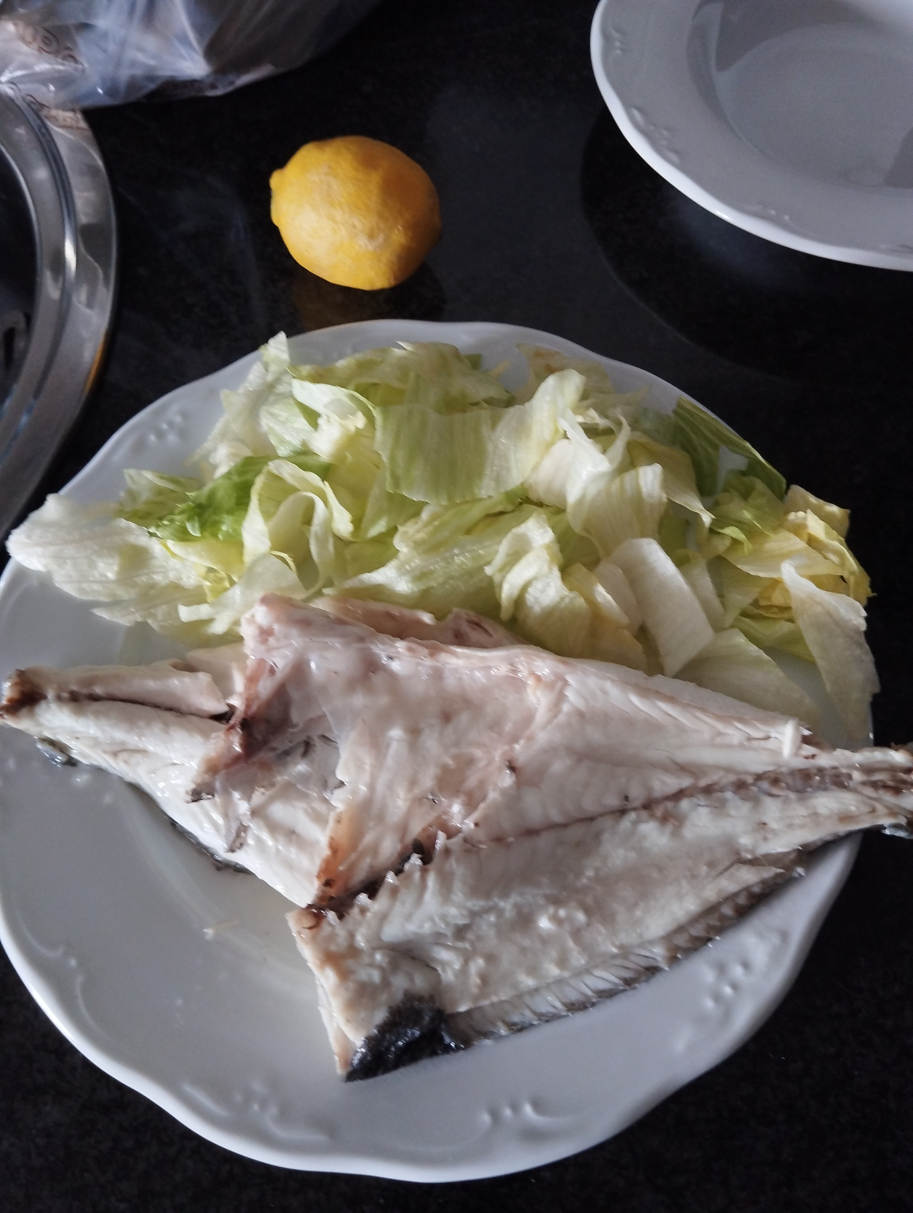 Pescado con lechuga