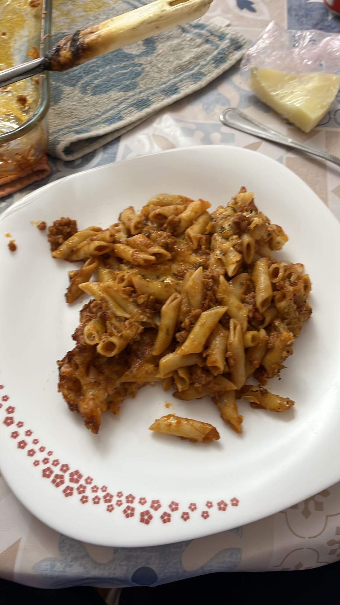 Pasta con carne y queso