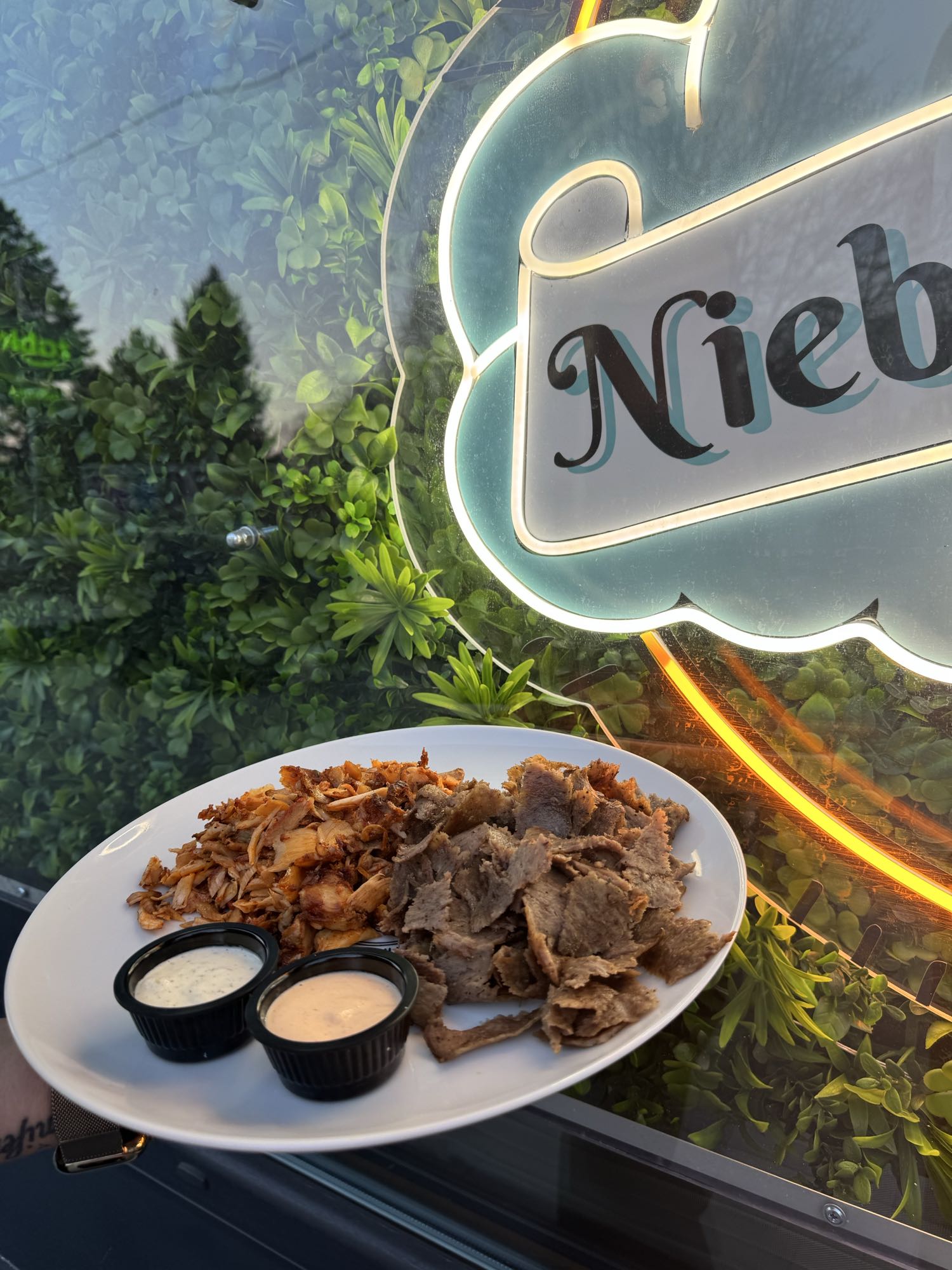 Talerz kebab mix z sosami