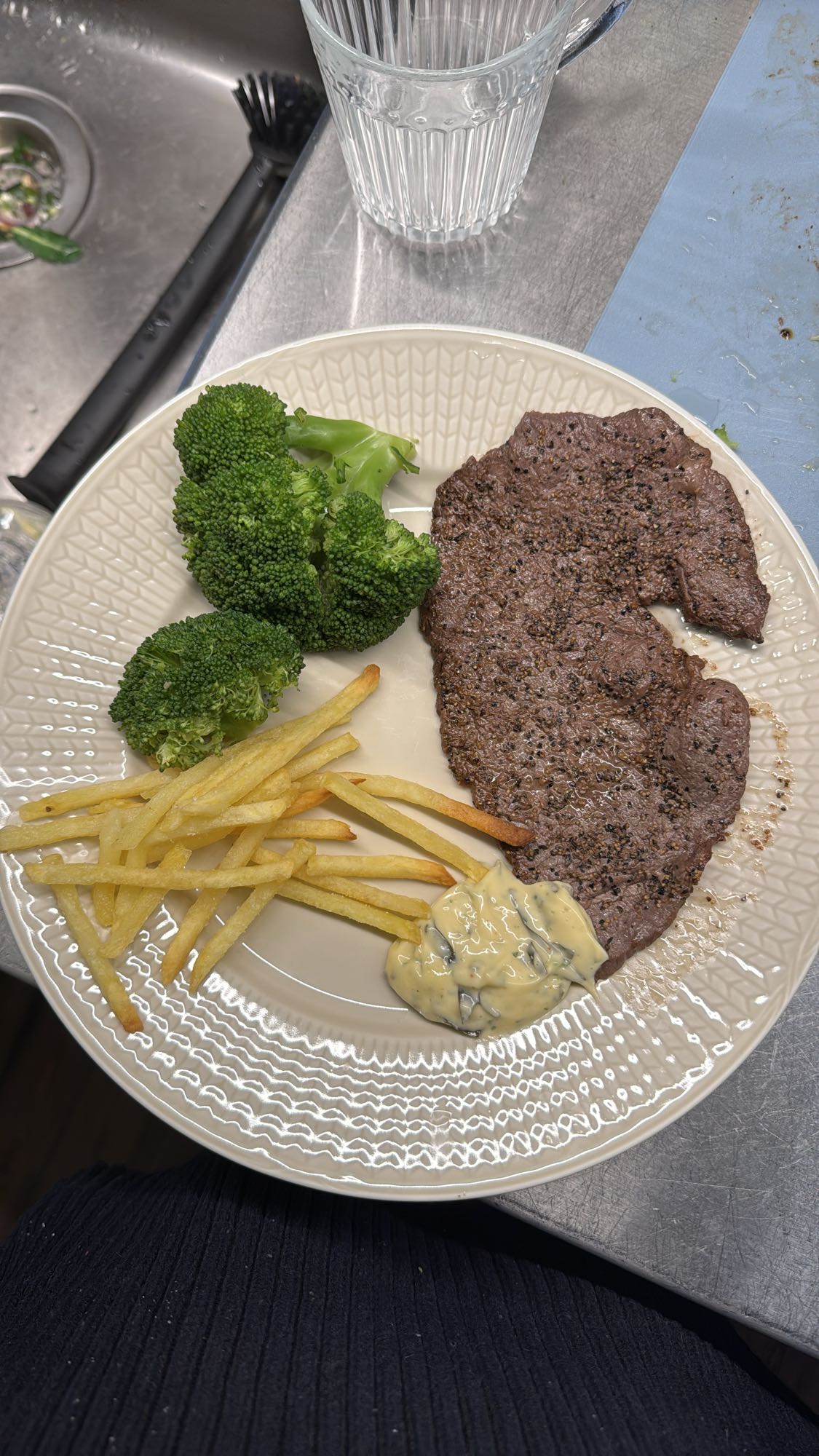 Biff med pommes och broccoli