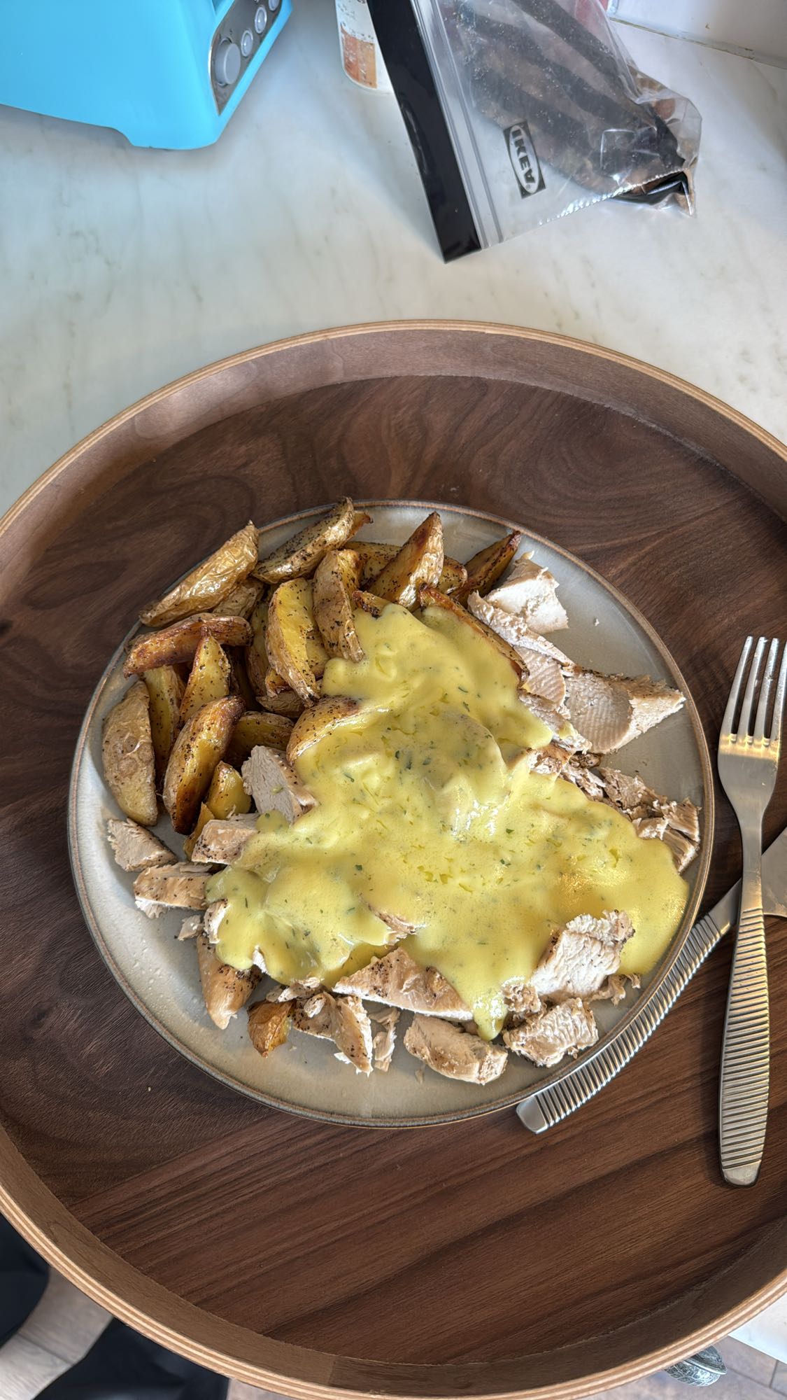 Kyckling med potatis och sås