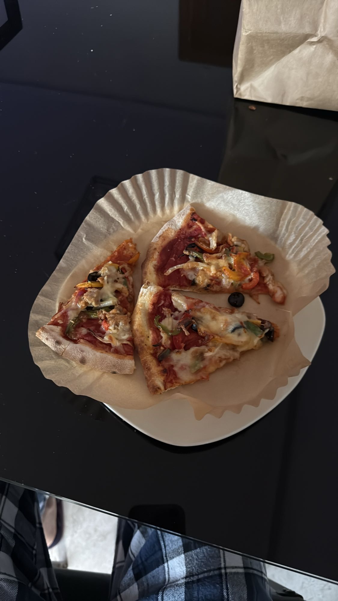 Tranches de pizza légumes et thon