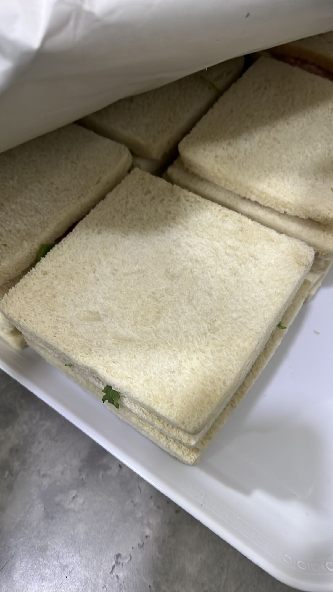 Sandwich de pan blanco