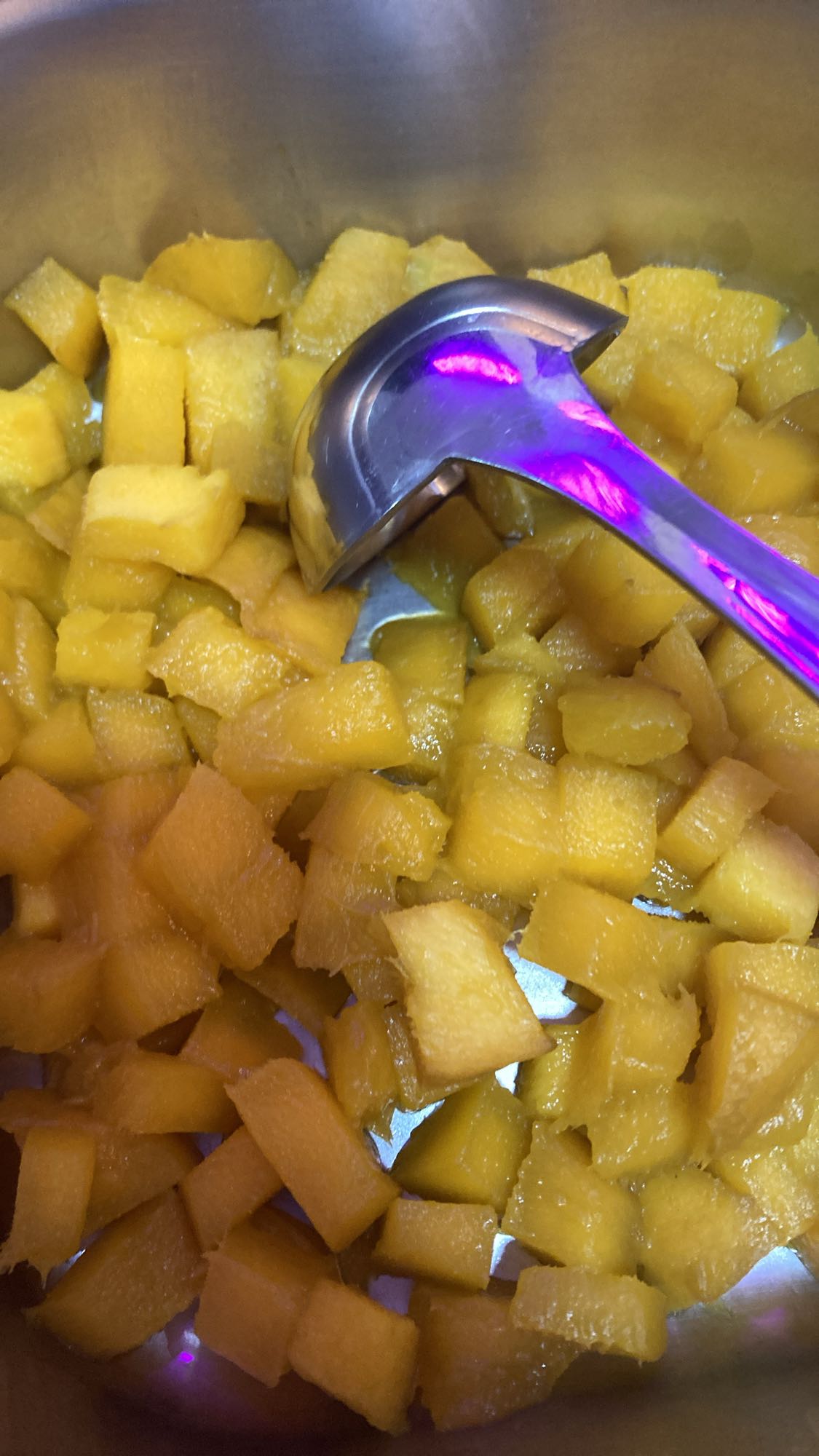 Cubos de manga fresca