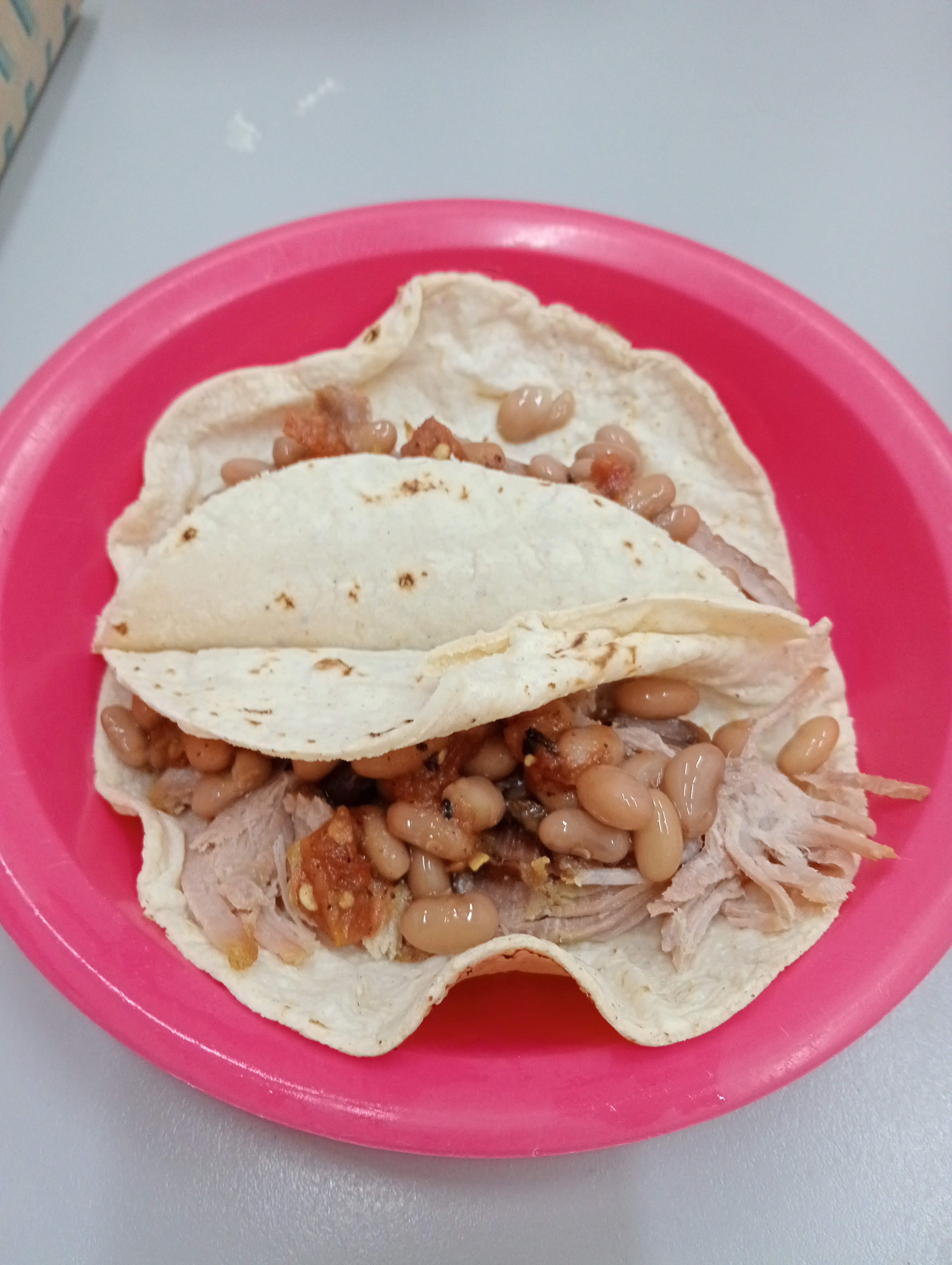 Taco de frijoles y carne