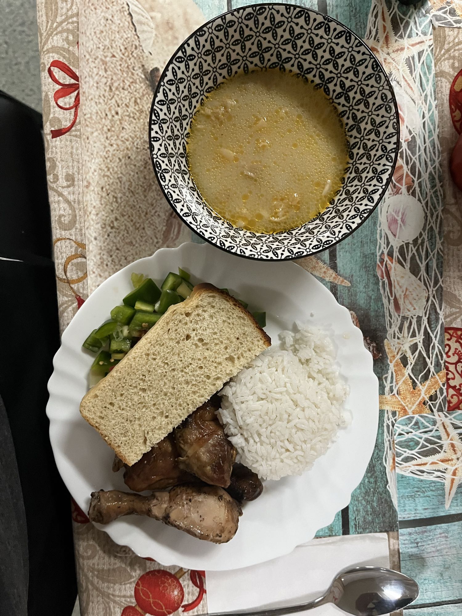 Курица с рисом и супом