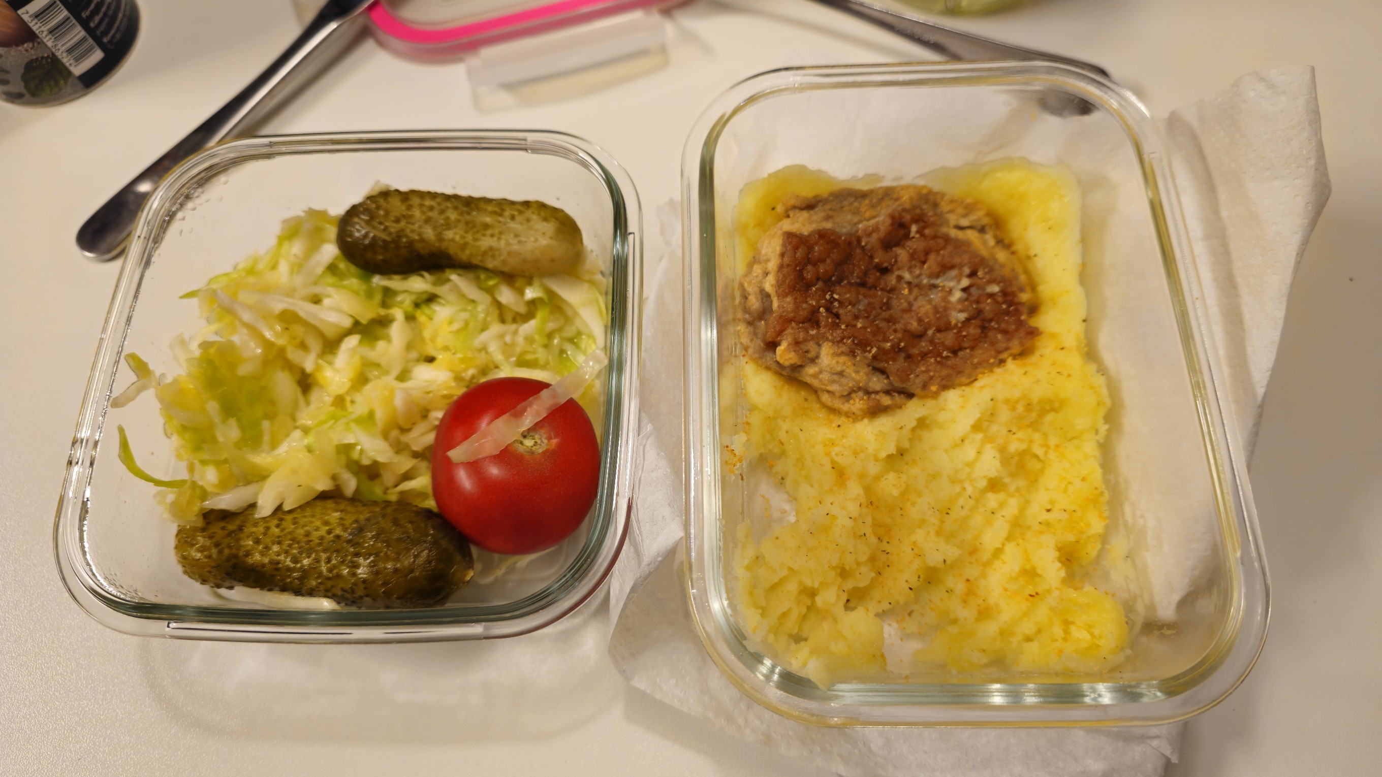Chicken fillet with mashed potatoes and salad