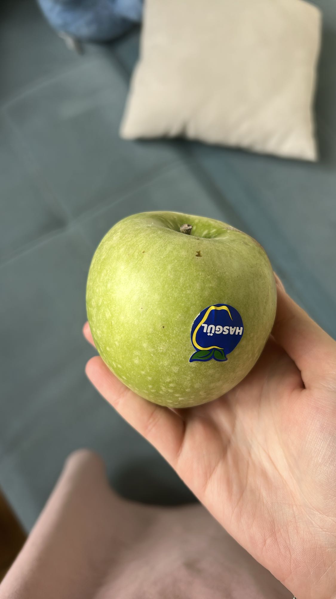 Зеленое яблоко