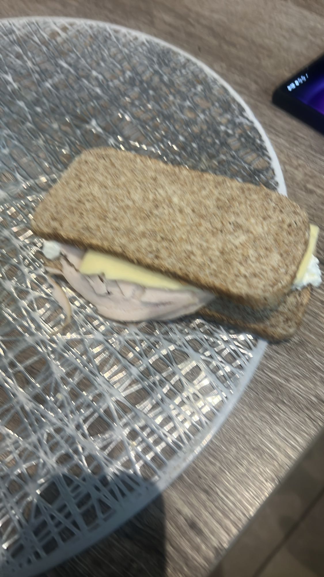 Sendvič s morčacím mäsom