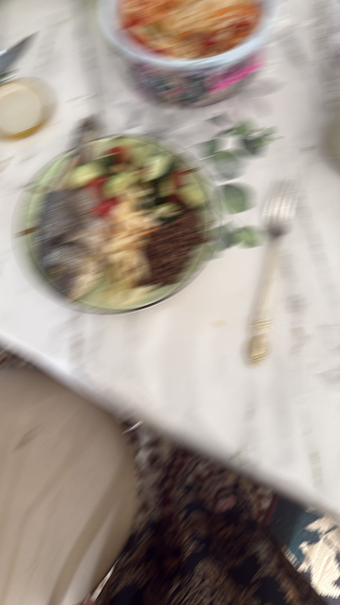 Рыба с салатом и рисом