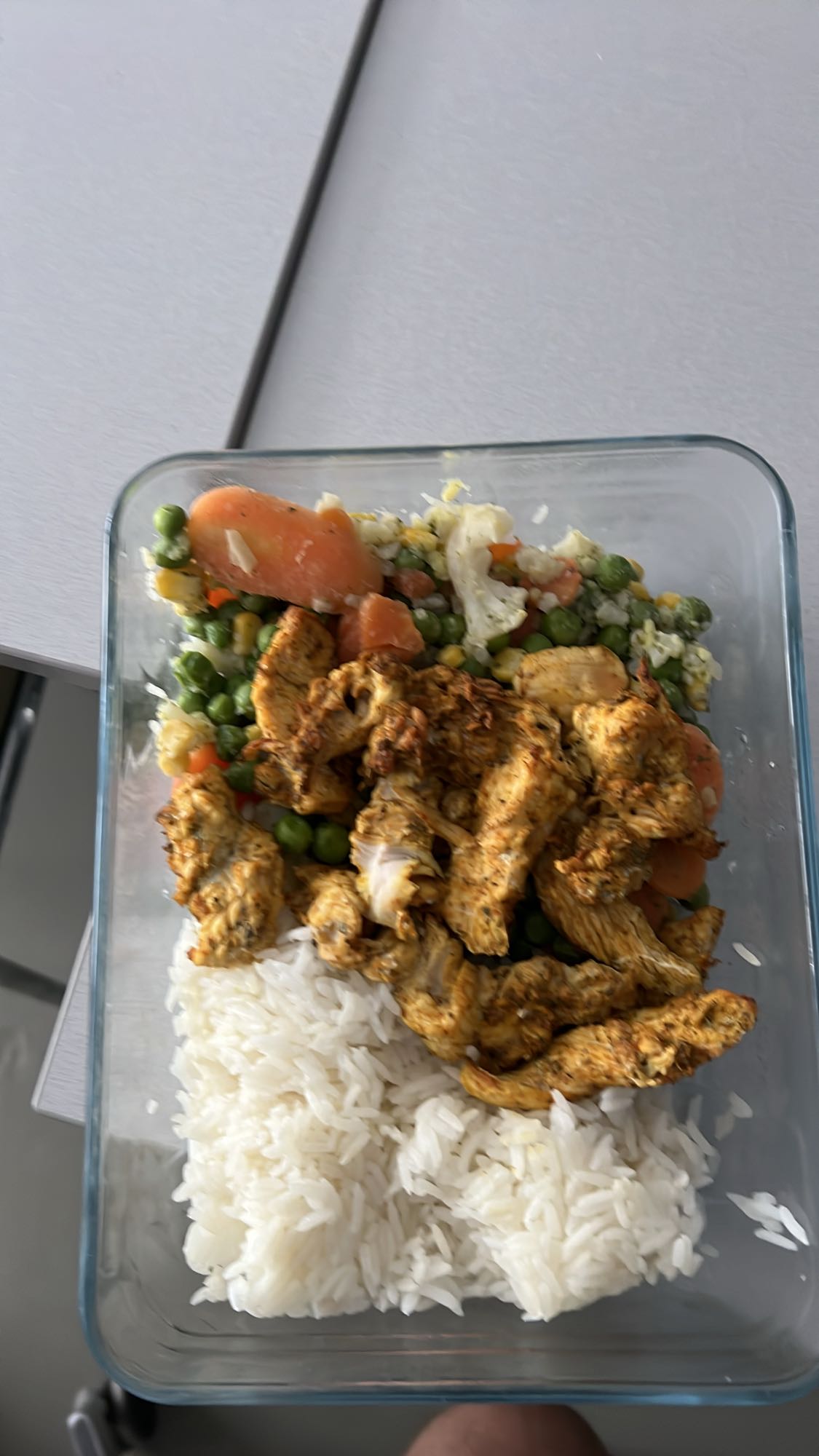 Kurczak z ryżem i warzywami