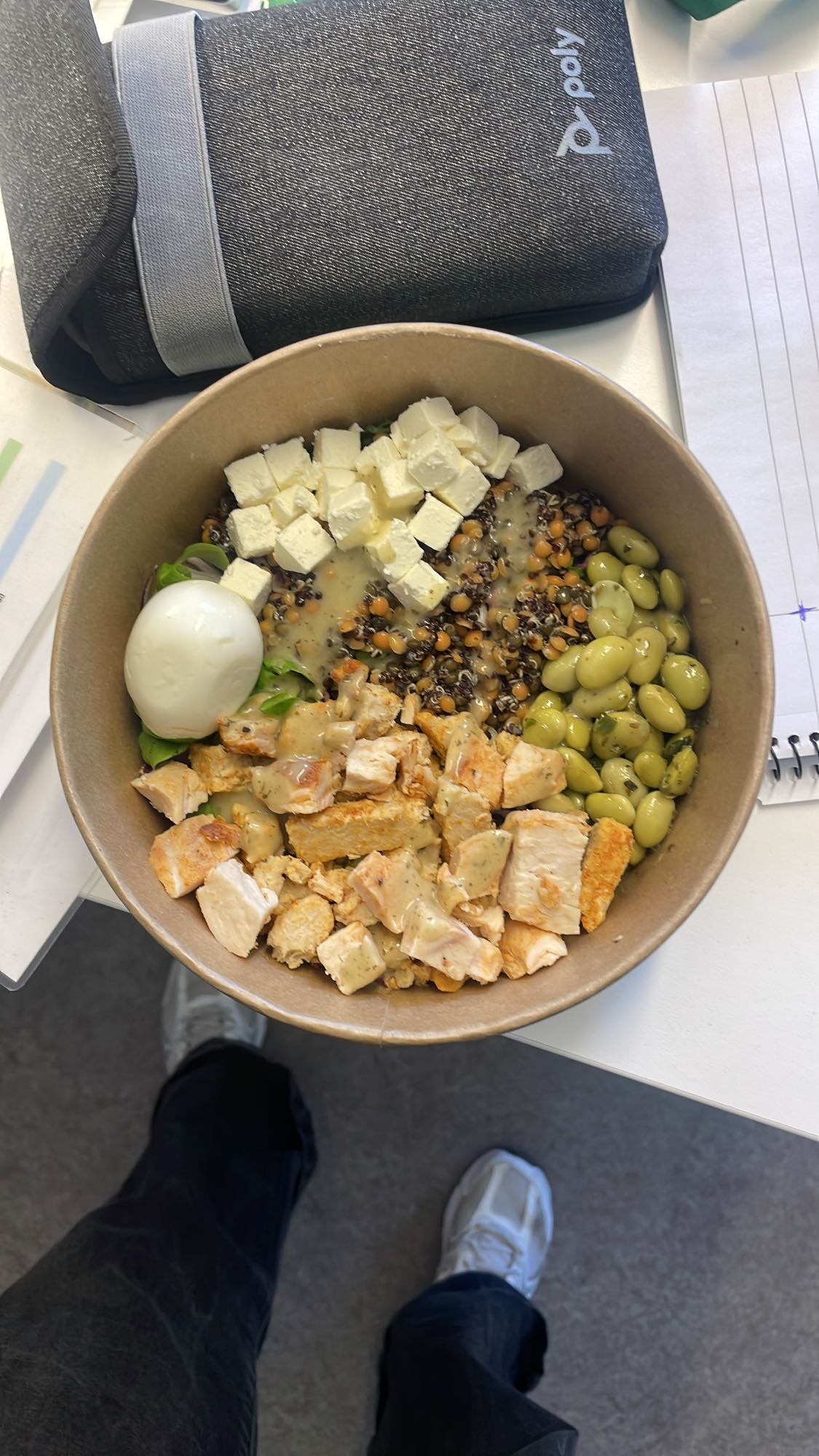 Kycklingsallad med ägg & ost