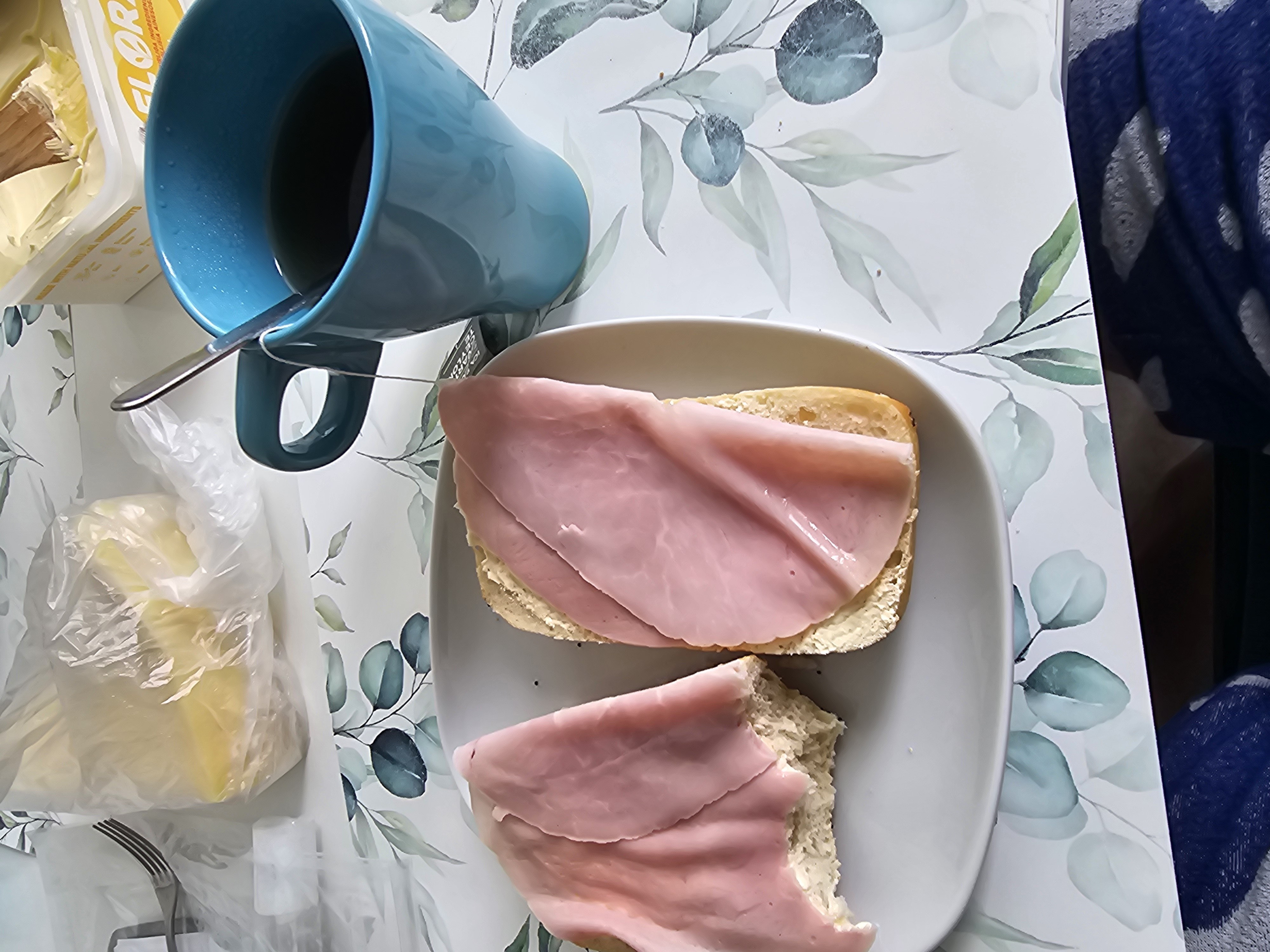 Skinksmörgås med kaffe