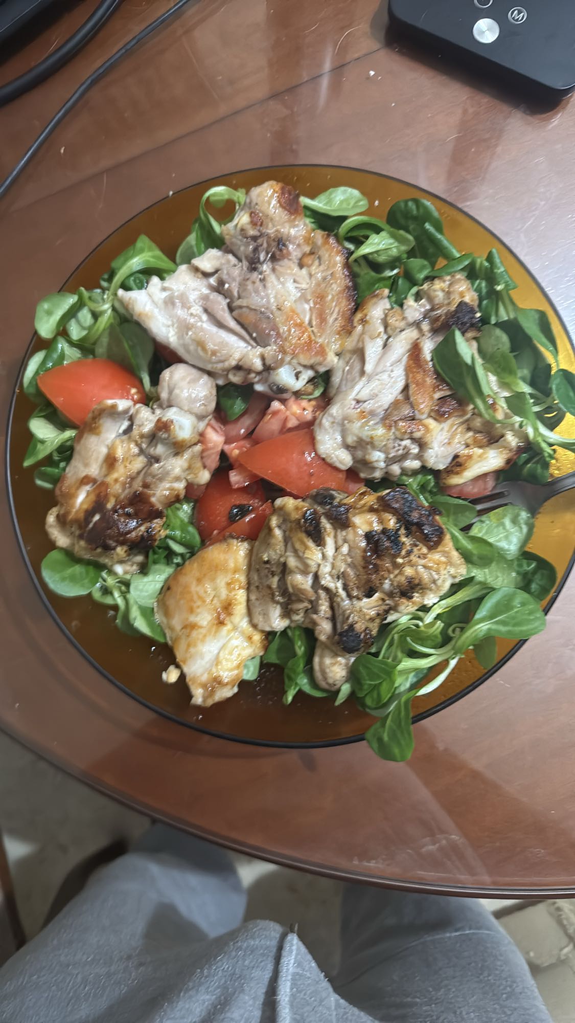Ensalada con pollo asado