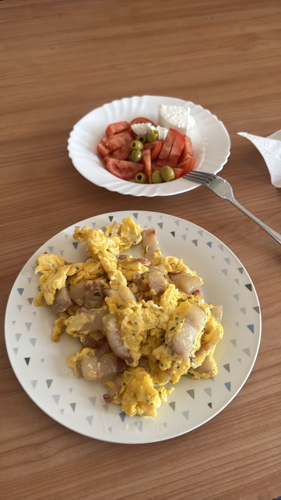 Kajgana s pancetom i salata