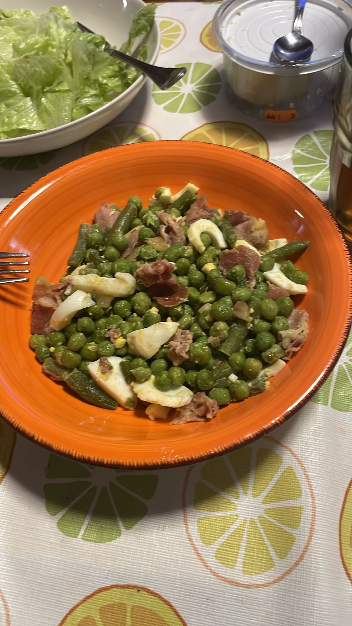 Ensalada de guisantes y jamón