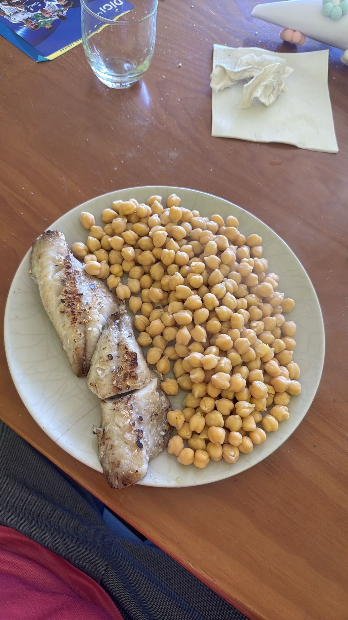 Pescado con garbanzos