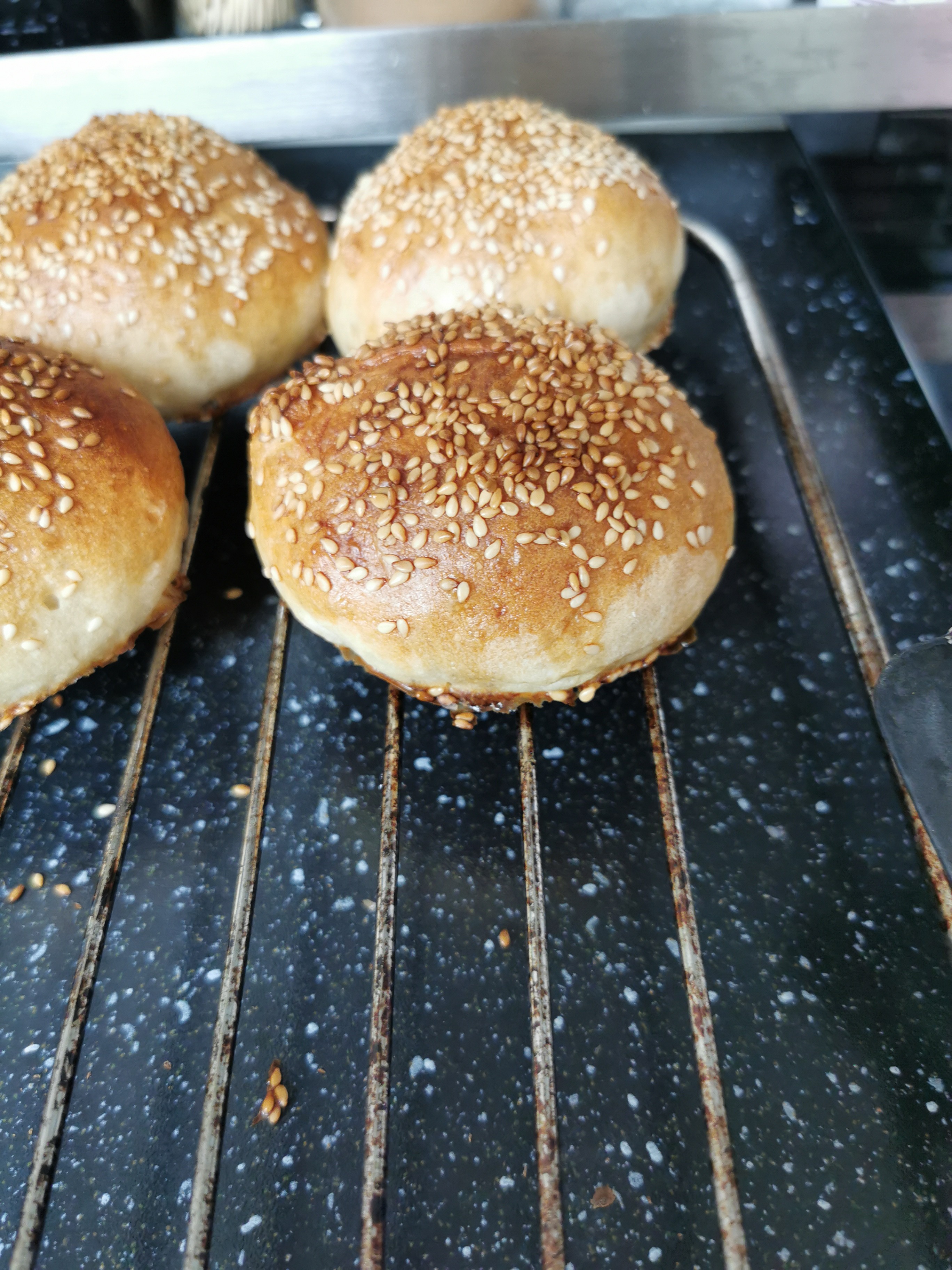 Hamburgerbröd med sesam