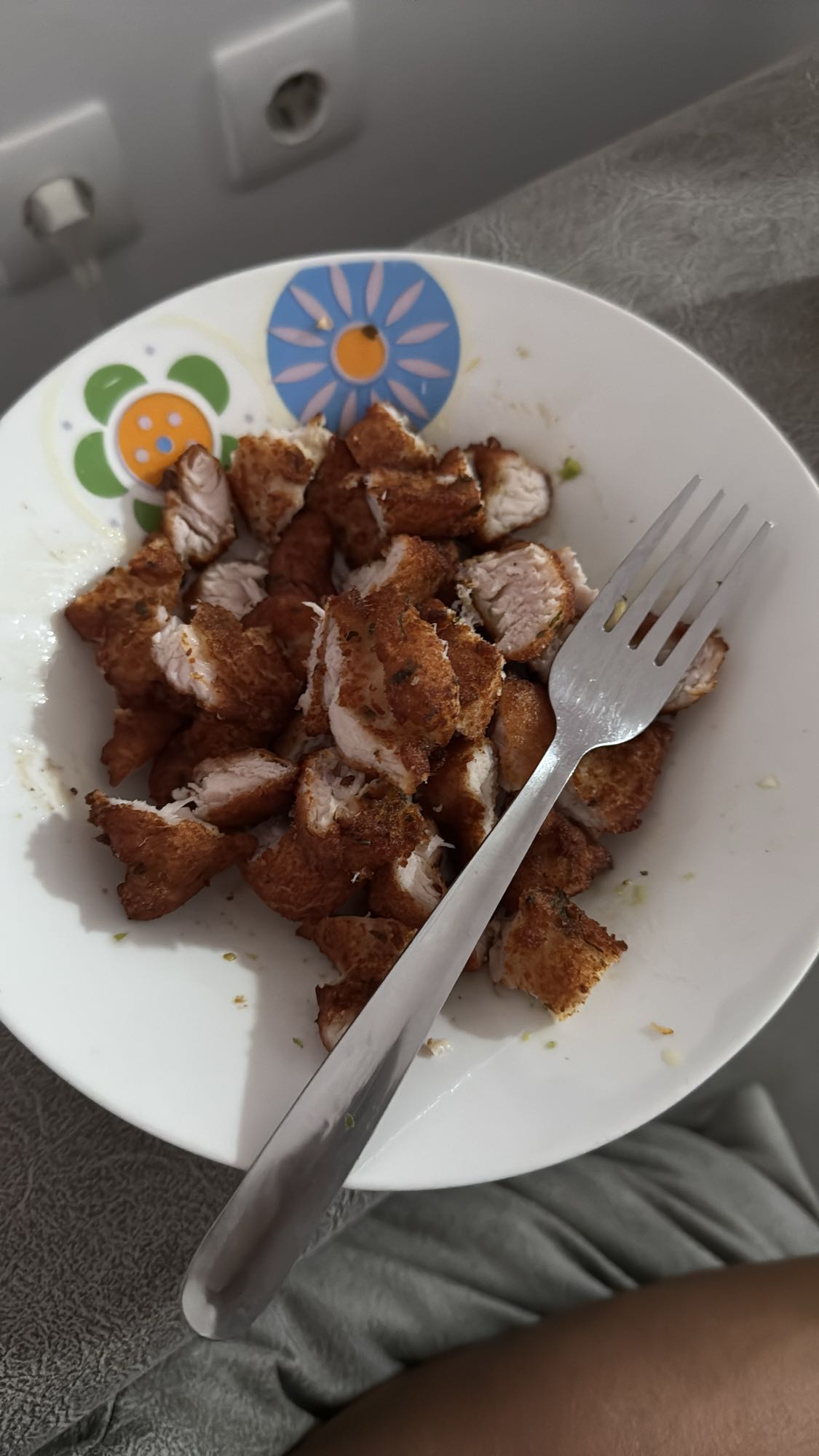 Pollo empanizado troceado