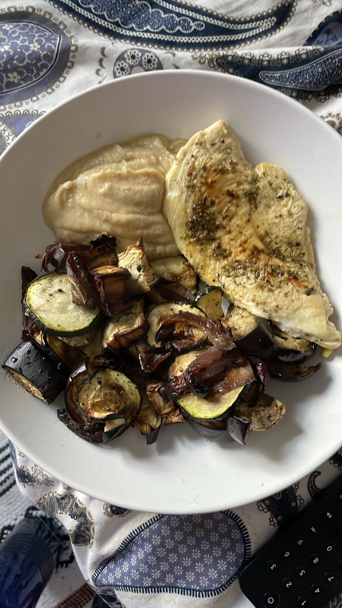 Frango com legumes grelhados