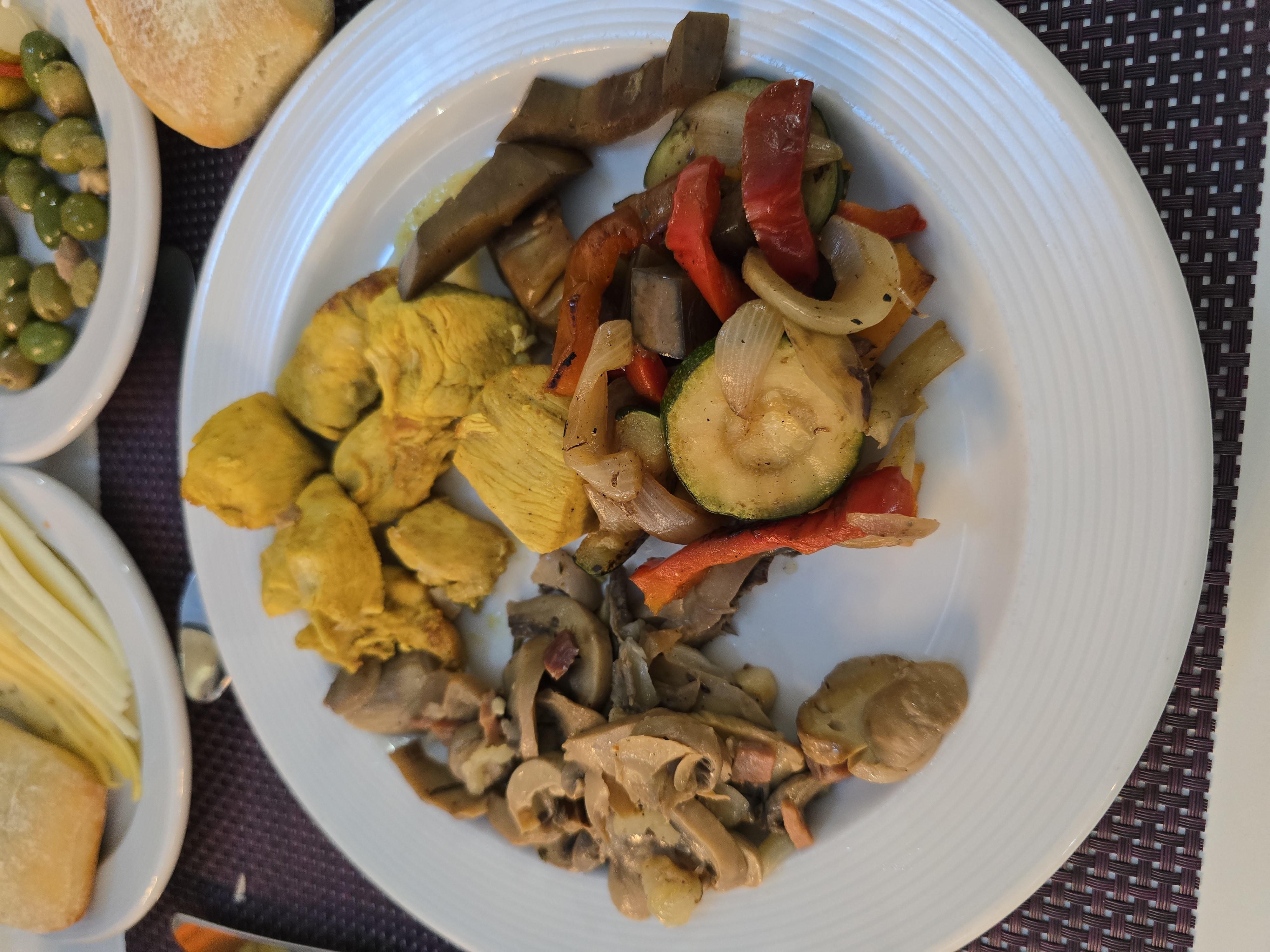 Pollo con verduras asadas