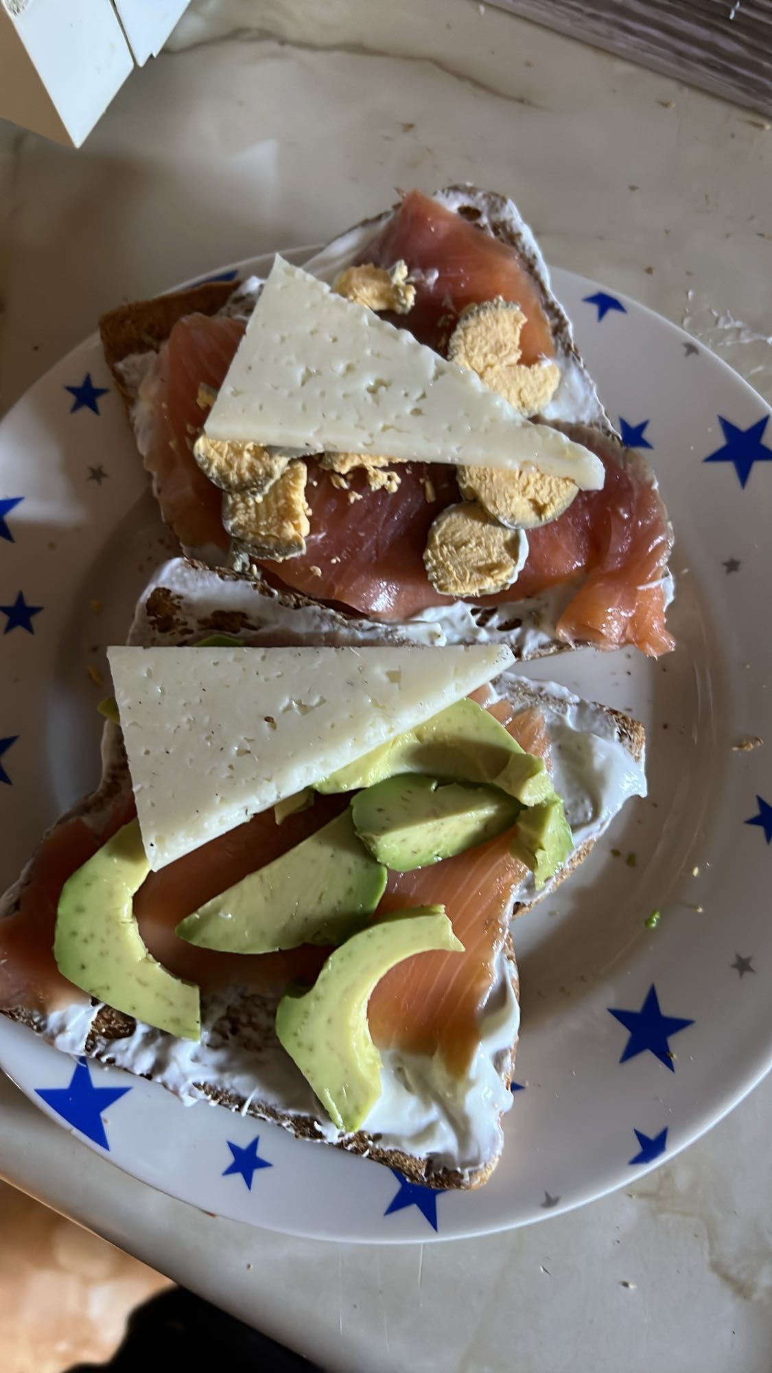 Tostadas de salmón y aguacate