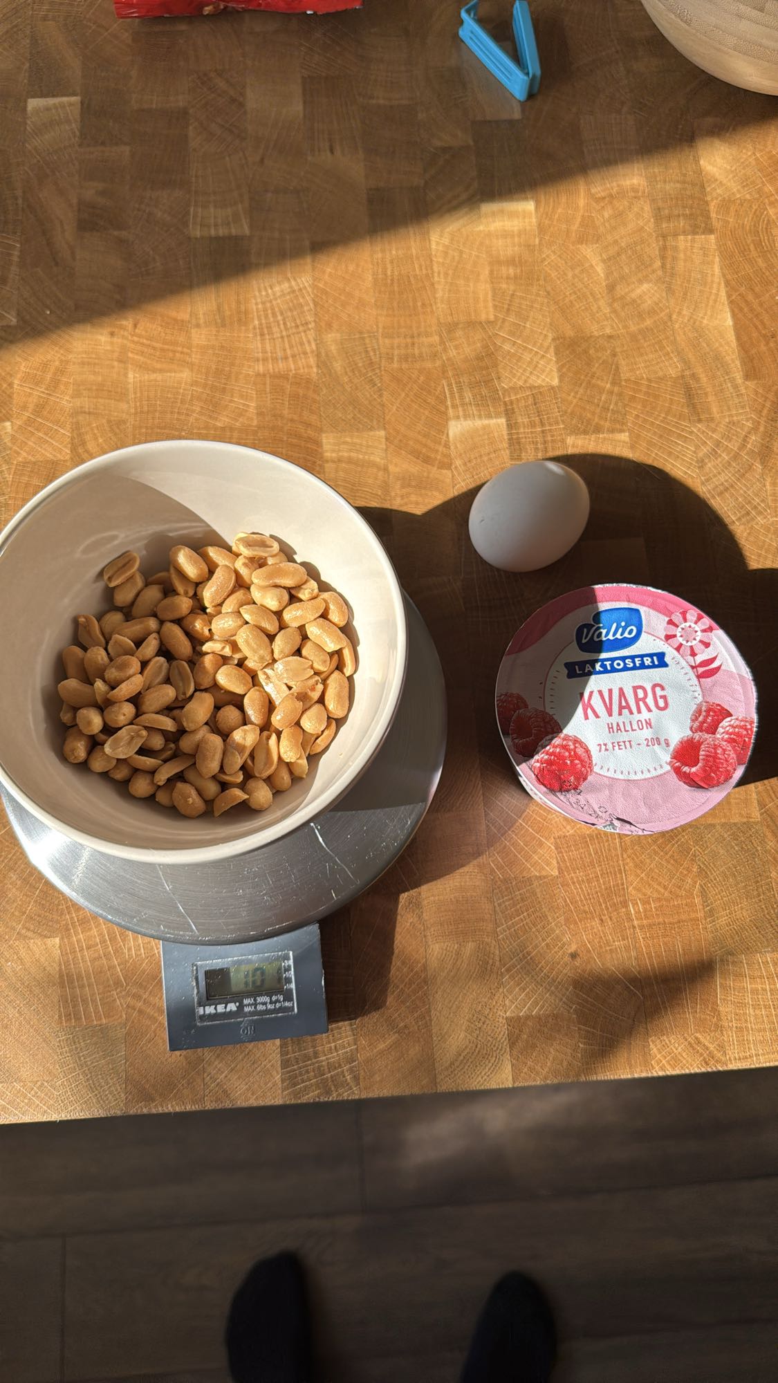 Kvarg, jordnötter, ägg