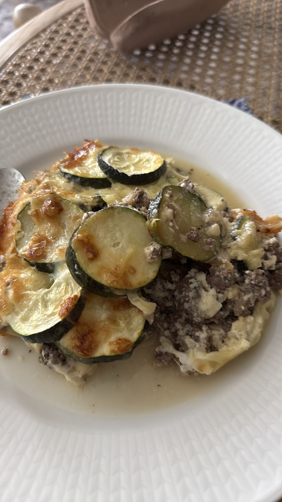 Zucchinigratäng med köttfärs