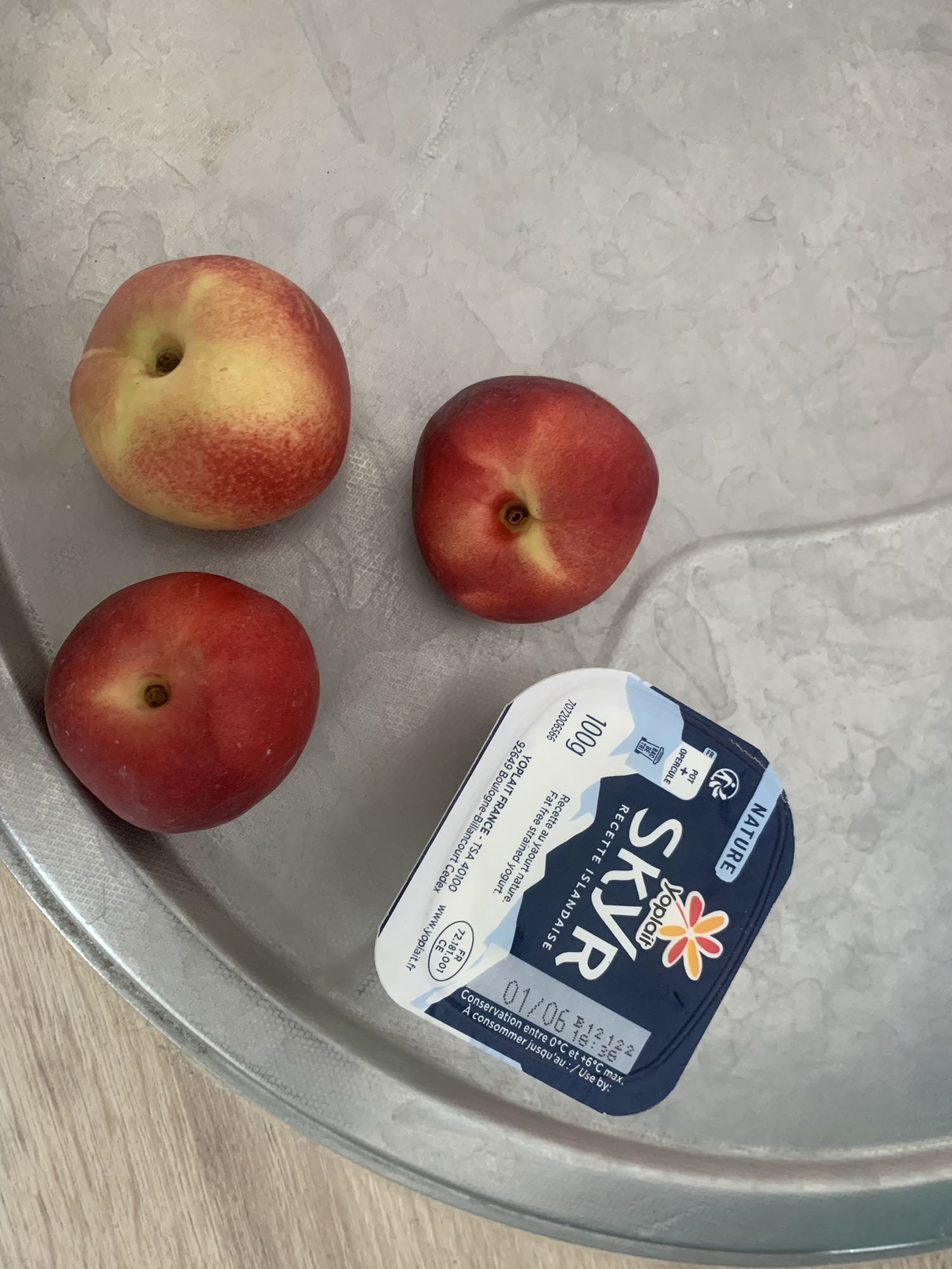 Pêches et skyr nature