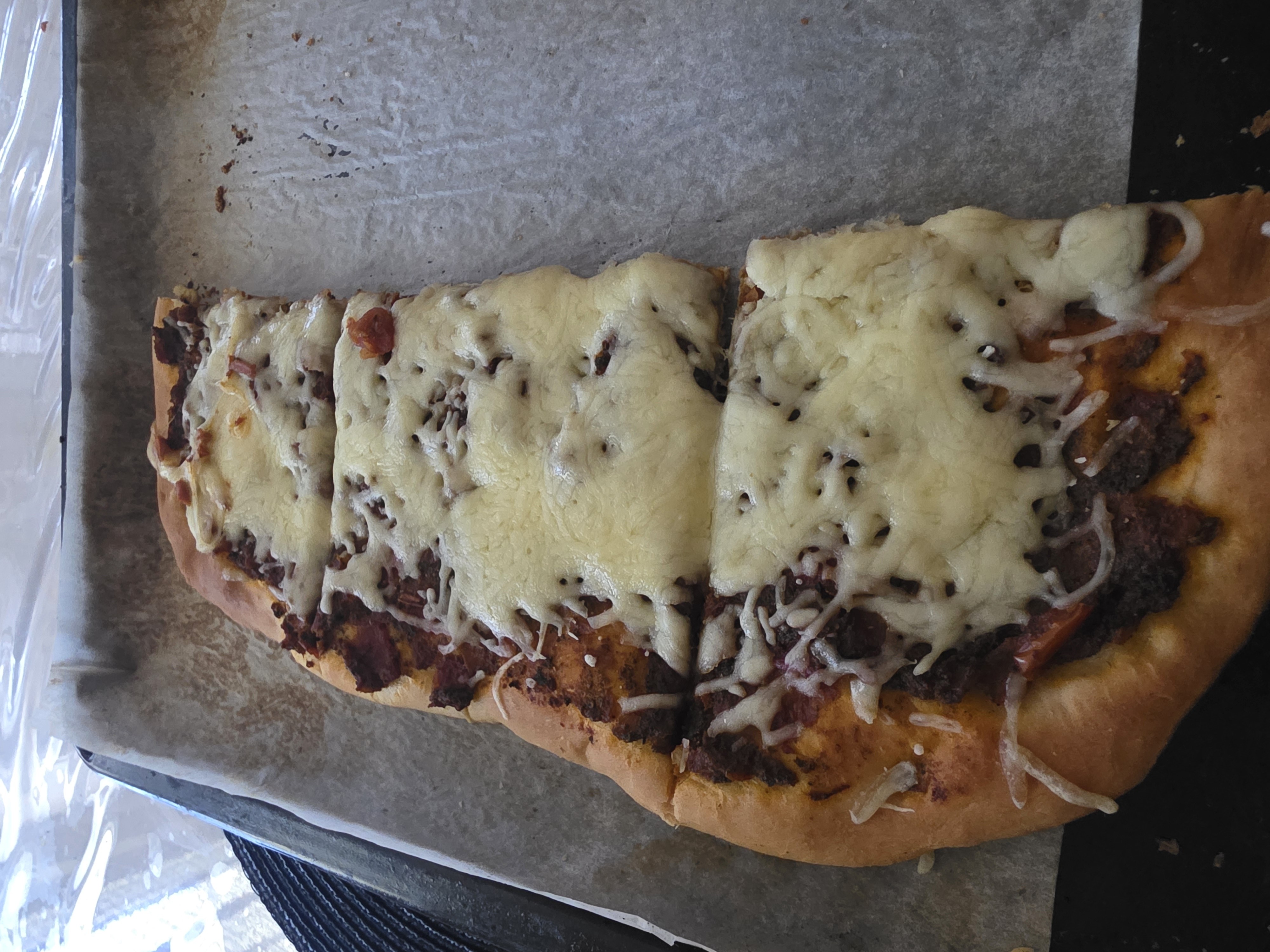 Köttfärspizza med ost