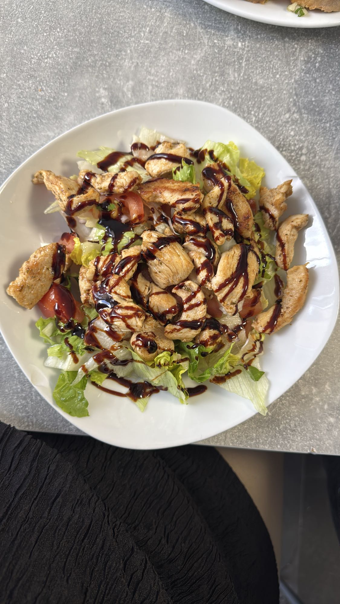 Salata cu pui și sos