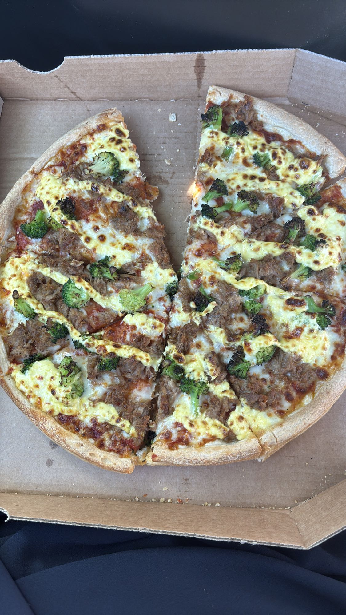 Pizza s brokulom i mesom